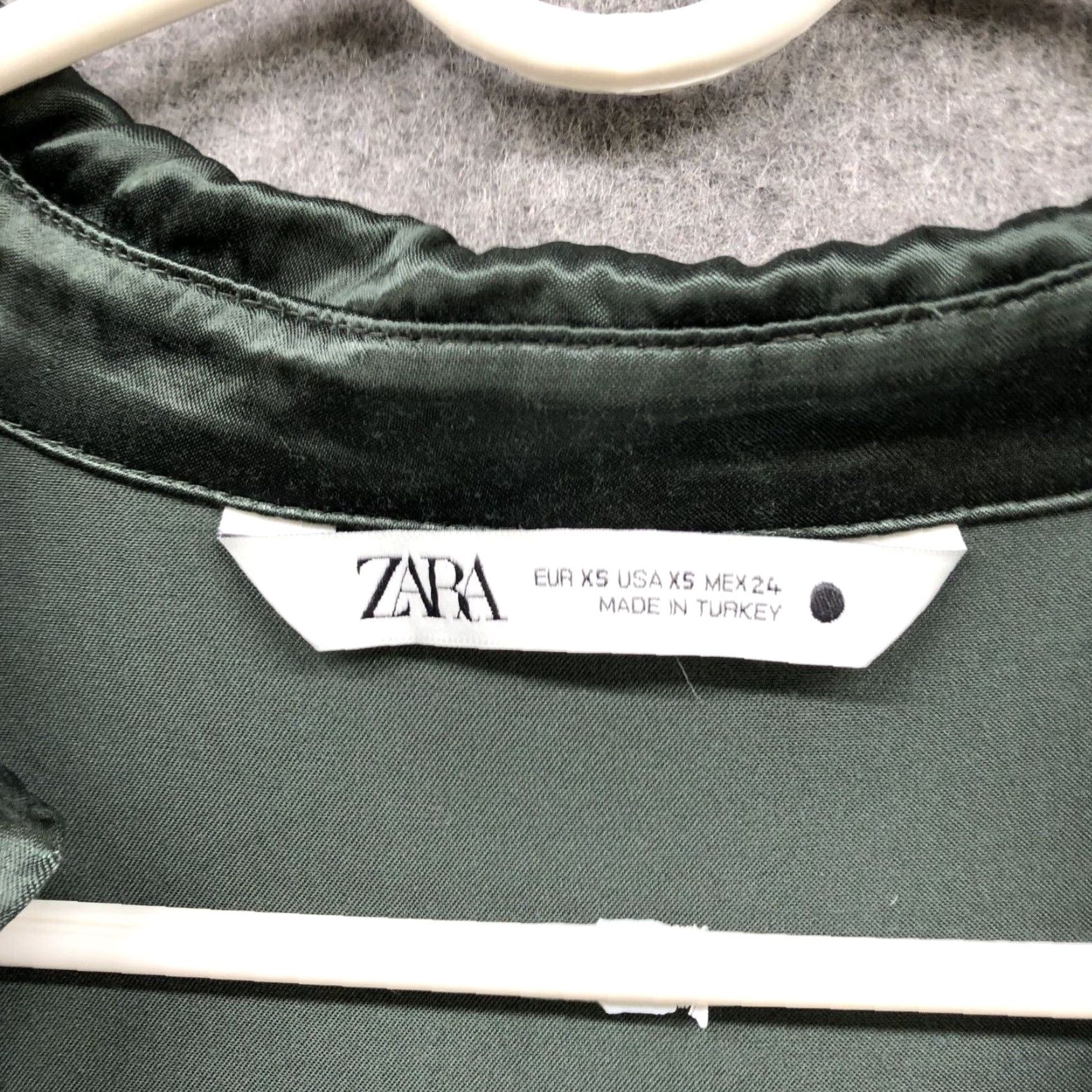 Zara VINTAGE Zara Satin Shirt Womens XS Ruched Front Collared Fitted Button V-Neck Stretchy Size XS / US 0-2 / IT 36-38 - 7 Thumbnail