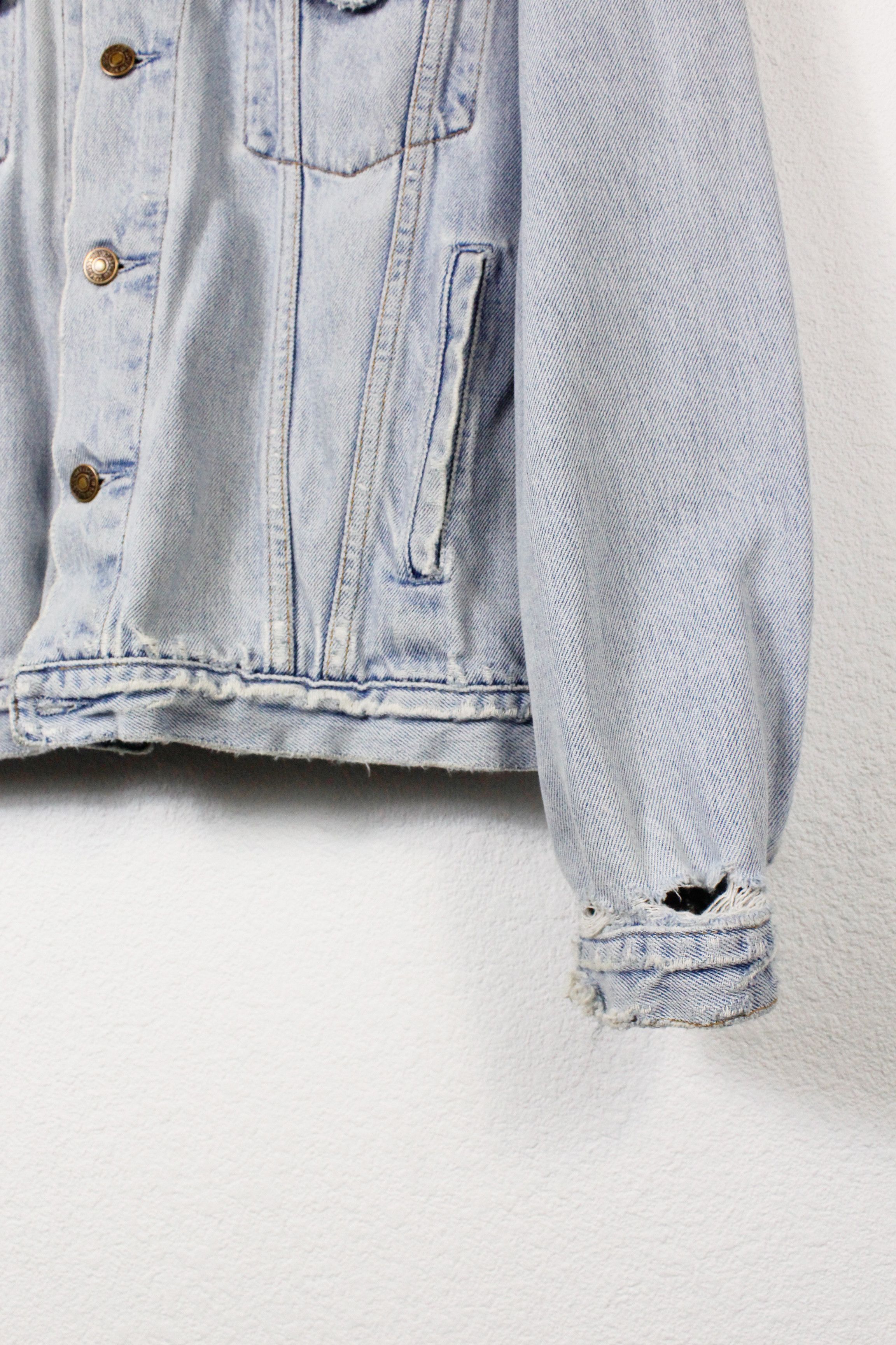 Levi's Vintage Levis Blue Denim Distressed Track Jeans Jacket 90s Size US L / EU 52-54 / 3 - 4 Thumbnail