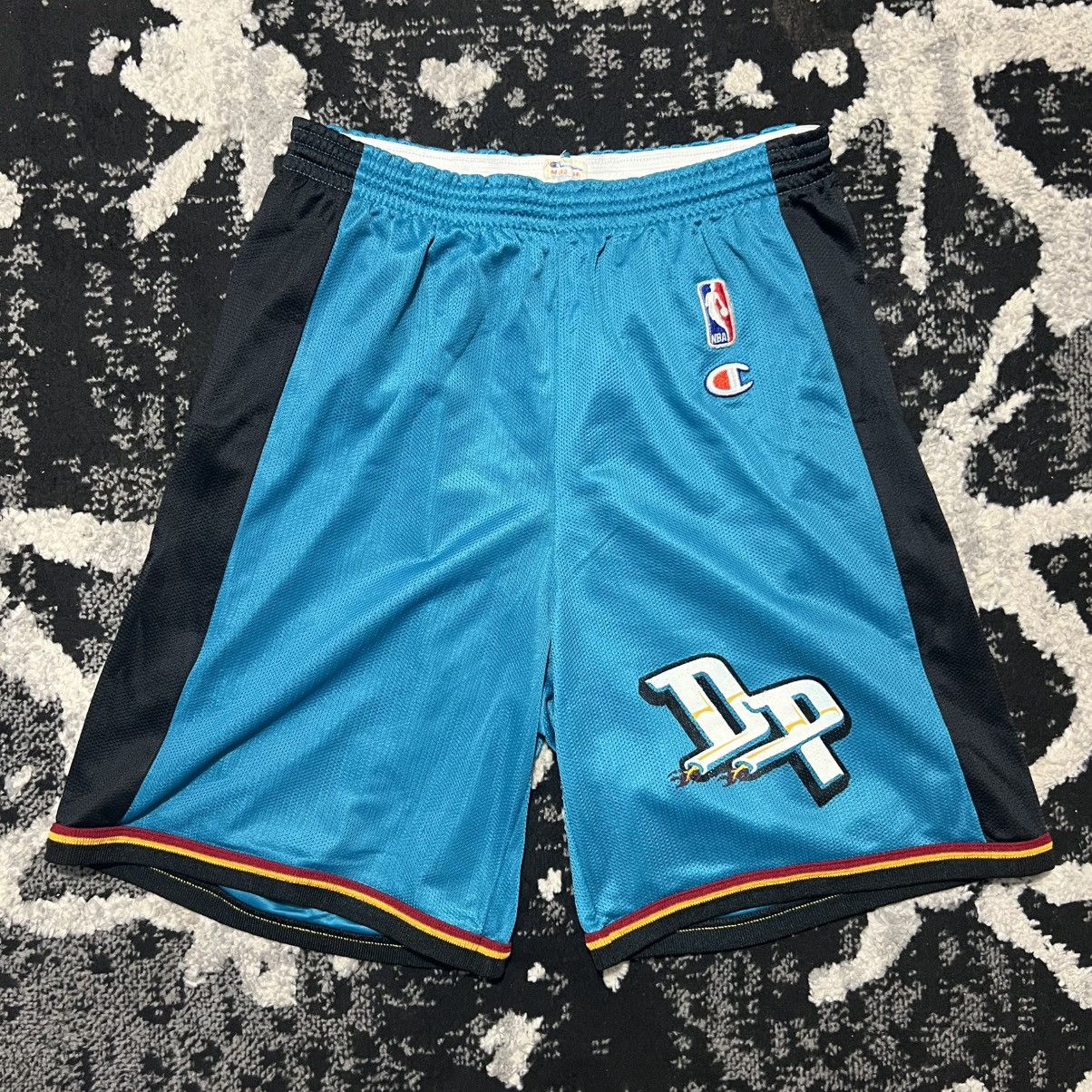 Champion × NBA × Vintage Vintage 90s Detorit Pistons Basketball Shorts Champion Teal Size US 29 - 1 Thumbnail
