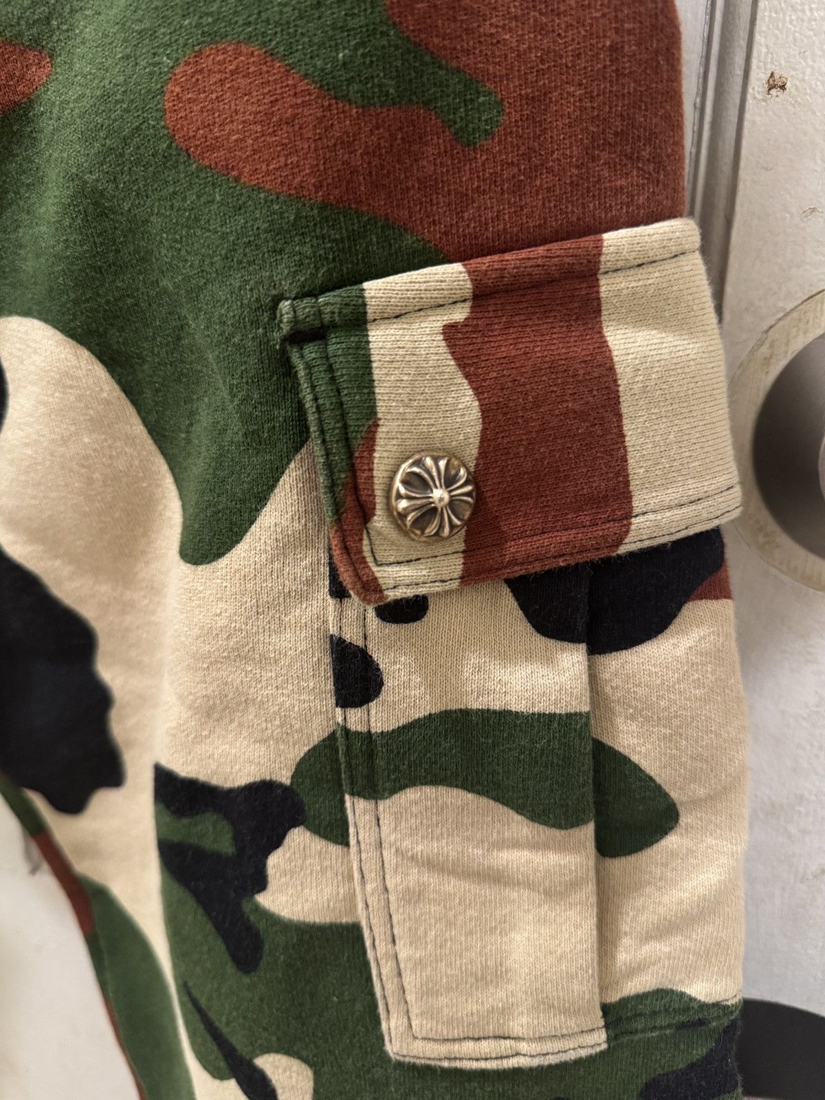 Chrome Hearts × Matty Boy Chrome Hearts Matty Boy Camo Sweatpants Size US 30 / EU 46 - 2 Thumbnail