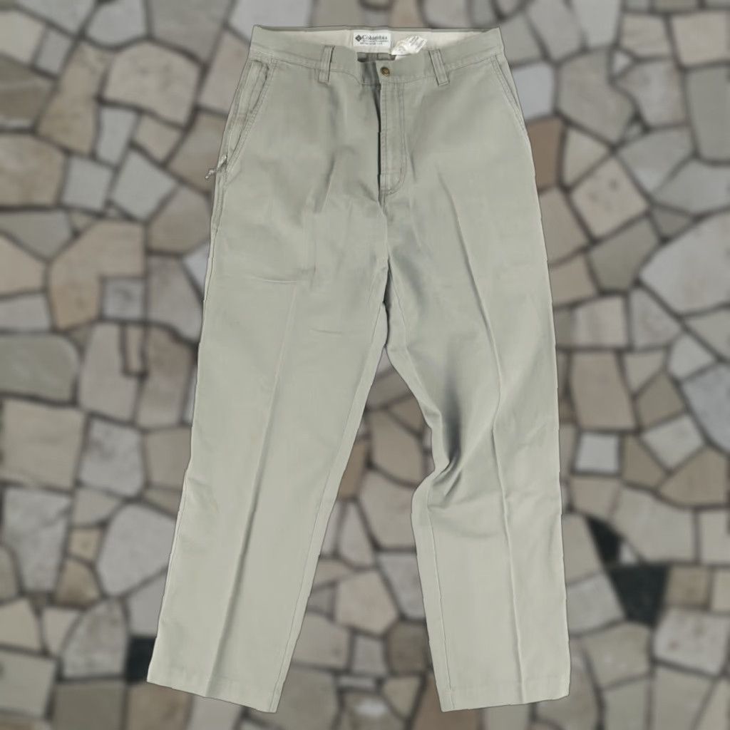 Vintage Columbia Men Gray Cotton Khaki Chino Pants 32 Inseam 32 Regular Fit Size US 32 / EU 48 - 1 Thumbnail