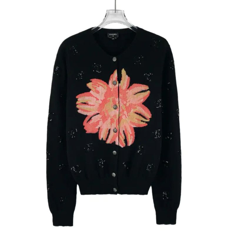 Chanel Chanel Black Cashmere Cardigan with Floral Design 0089 Size M / US 6-8 / IT 42-44 - 1 Thumbnail