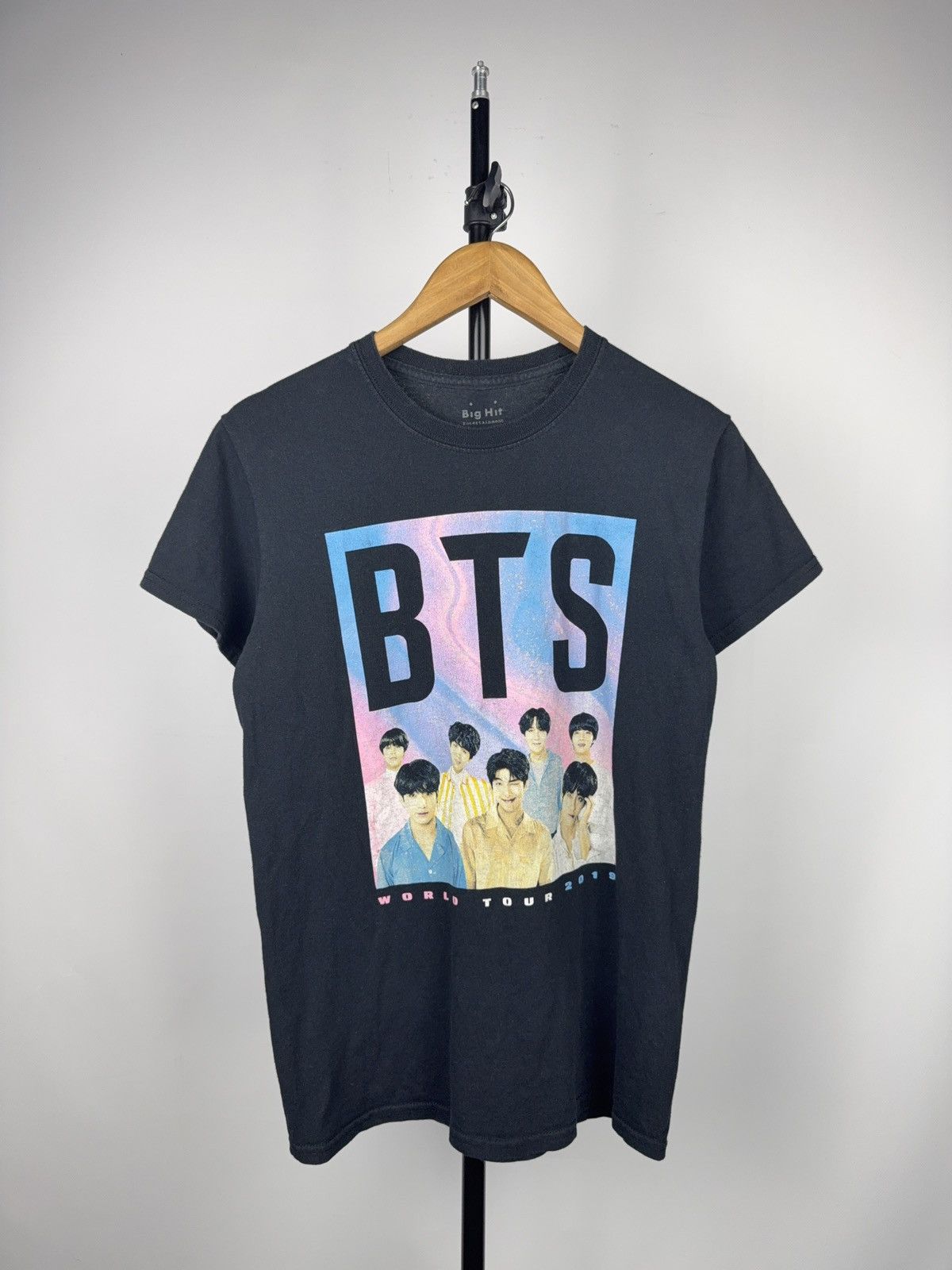 Band Tees 00s BTS World Tour 2019 Official Concert T-Shirt Big Hit Size US S / EU 44-46 / 1 - 1 Thumbnail