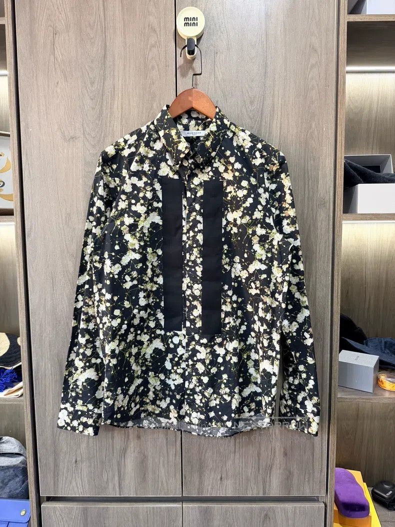 Givenchy Givenchy Size40 Star Short Sleeve Size US M / EU 48-50 / 2 - 1 Thumbnail