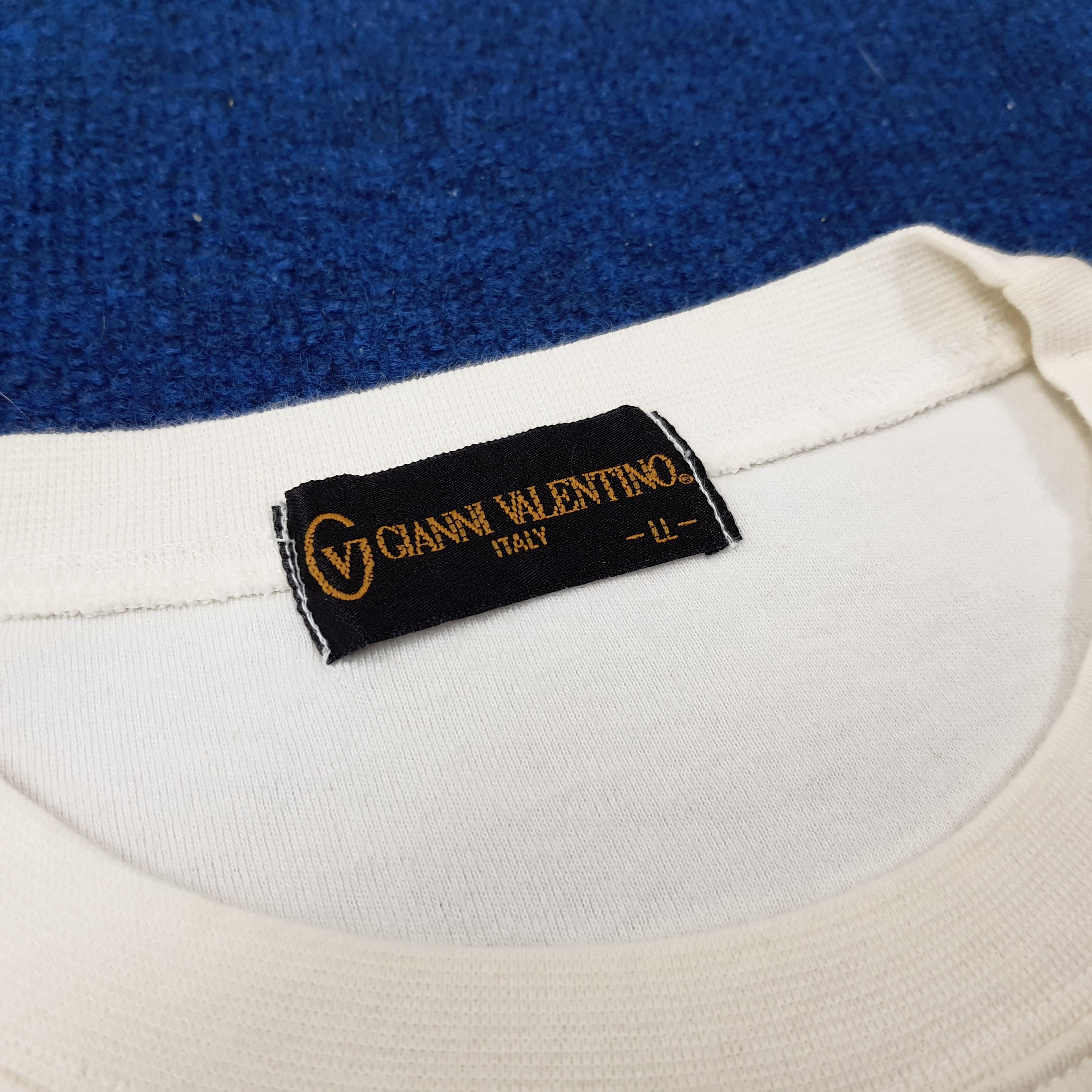 Designer × Gianni Valentino × Vintage Vintage Gianni Valentino Italy Spell Out Tshirt C219N25 Size US XXL / EU 58 / 5 - 5 Thumbnail