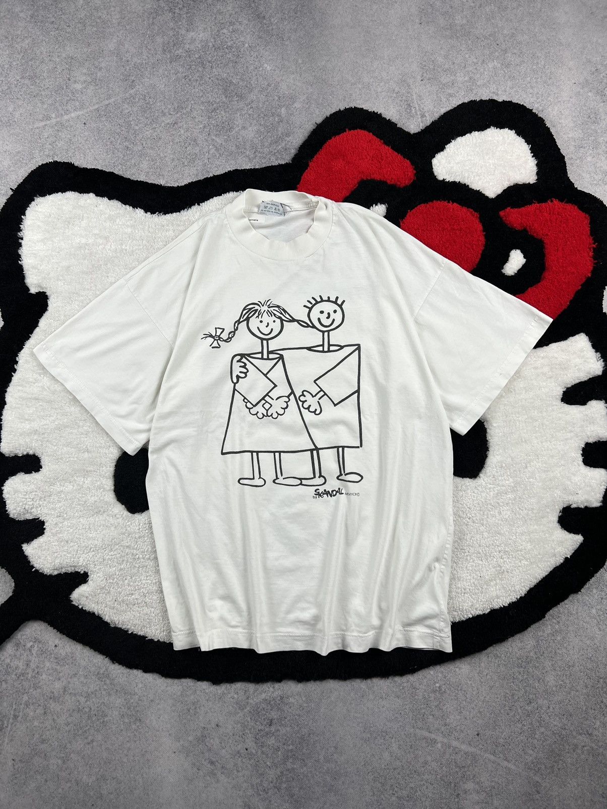 Vintage Vintage 1993 Skandals Germany Family Y2K Faded Tee Shirt Size US S / EU 44-46 / 1 - 1 Thumbnail