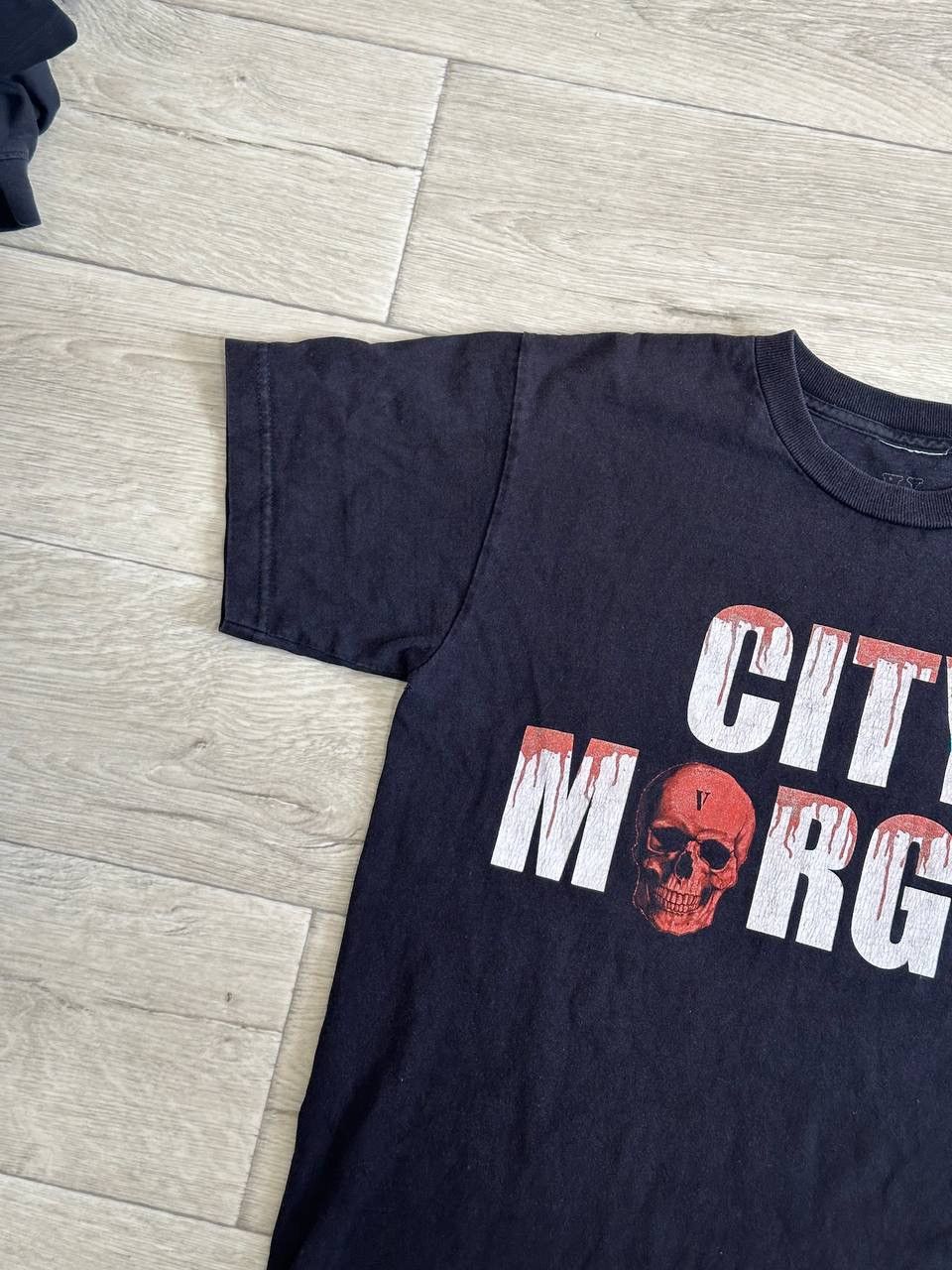 City Morgue × Vlone Vlone x City Morgue Blood V Logo T-Shirt Black Size M Size US M / EU 48-50 / 2 - 5 Thumbnail