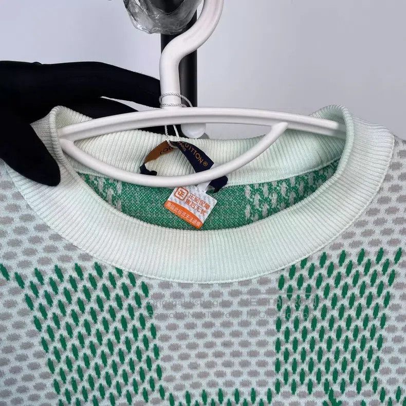 Louis Vuitton Louis Vuitton White and green checkerboard crewneck sweats Size US S / EU 44-46 / 1 - 8 Thumbnail