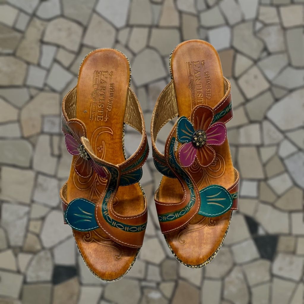 Vintage L’artiste Sandals Women's Brown Leather Wedge Strappy Flower Design 7.5 US Sandal Vint? Size US 8 / IT 38 - 1 Thumbnail