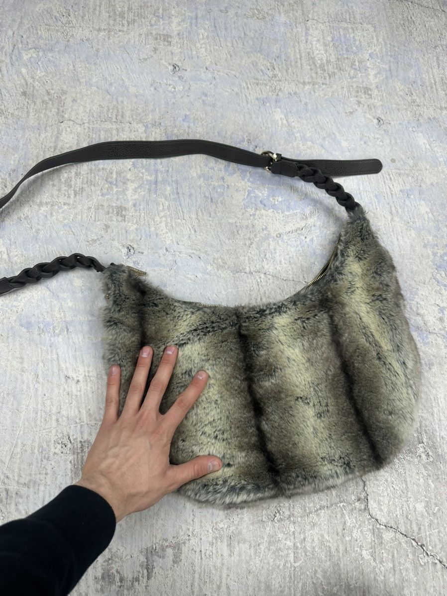 Designer Laura Ashley Faux Fur bag shoulder Size ONE SIZE - 2 Thumbnail