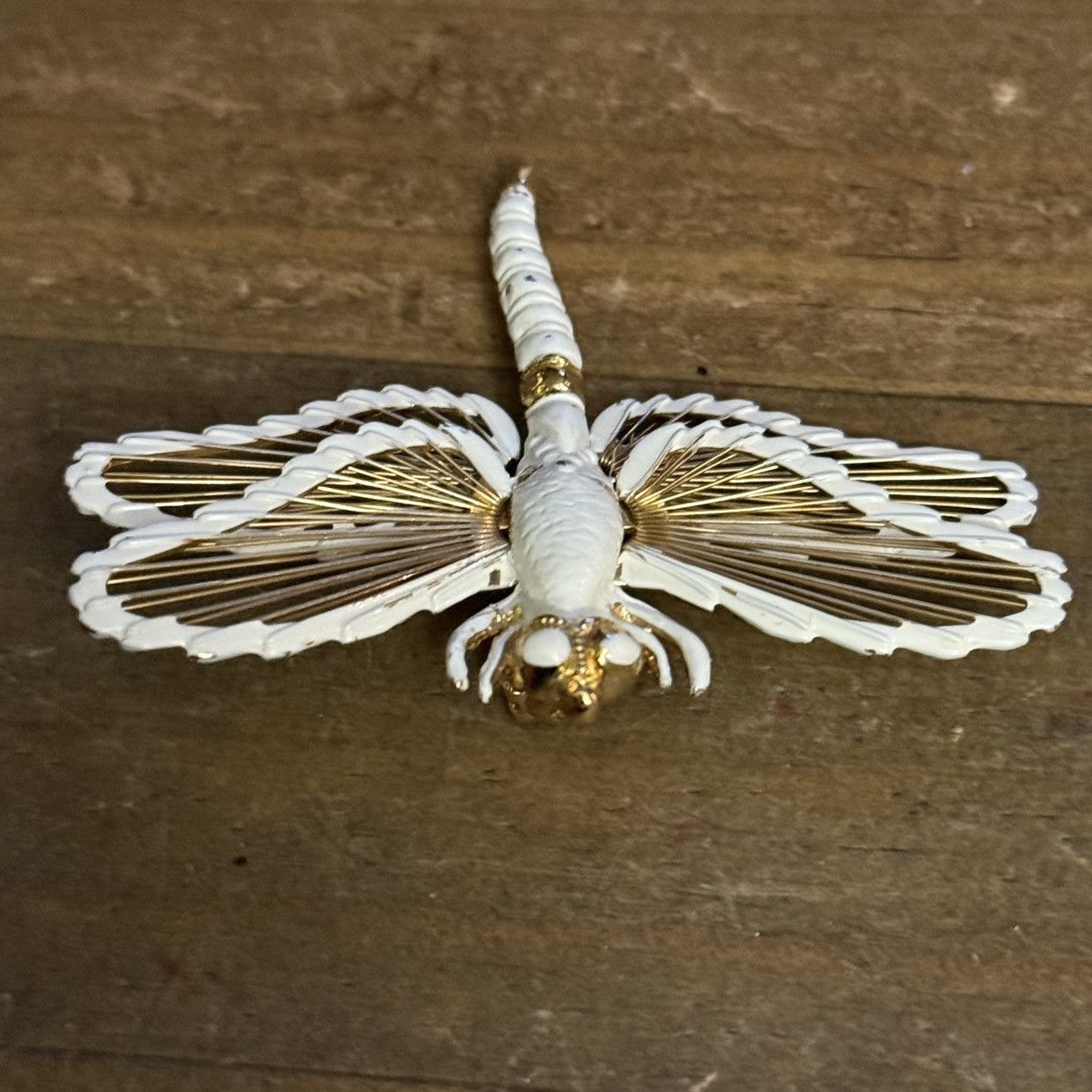 Monet Vintage Monet white and gold dragonfly brooch Size ONE SIZE - 2 Thumbnail