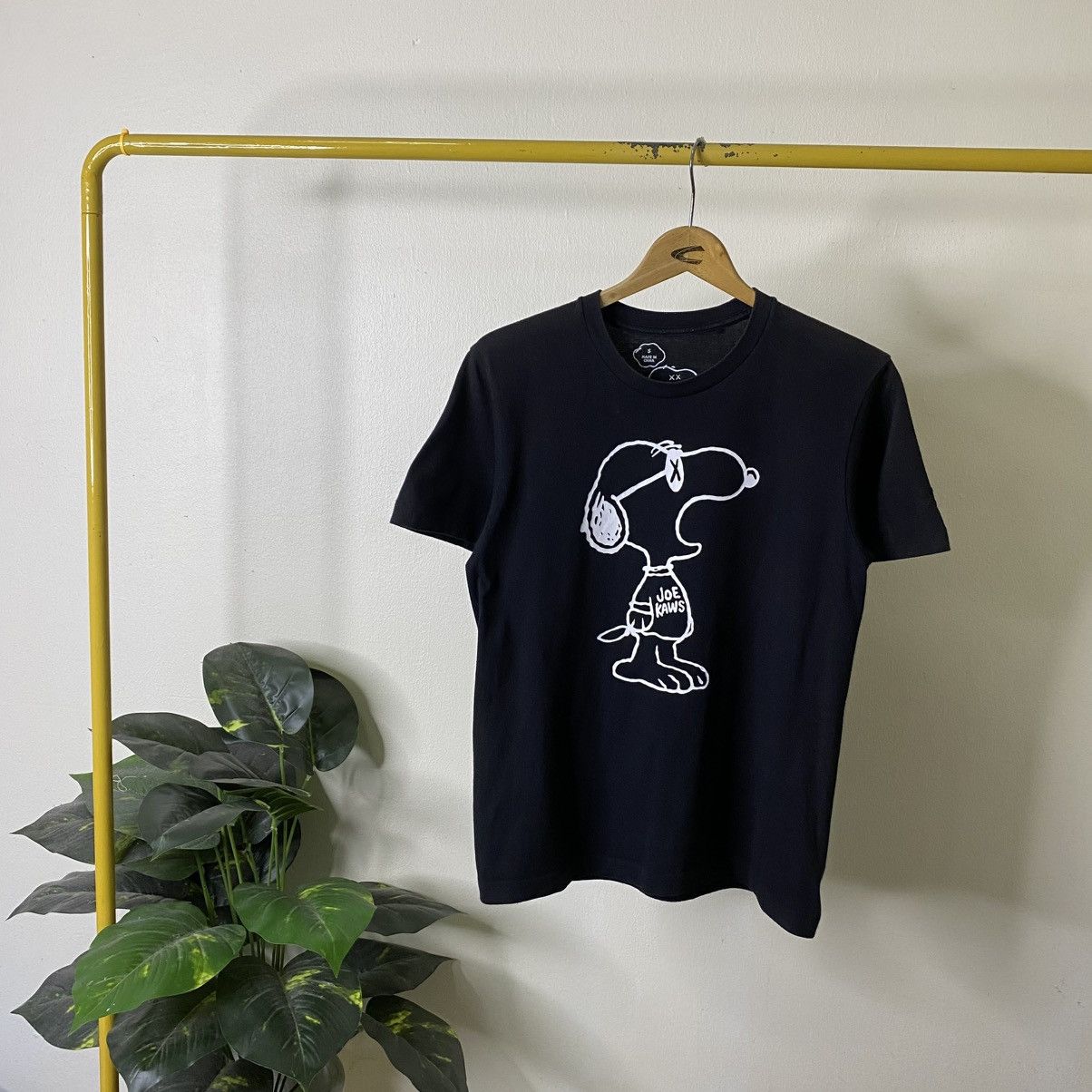 Kaws Kaws Original Fake x Peanuts Snoppy Collaboration T Shirt Size US S / EU 44-46 / 1 - 1 Thumbnail
