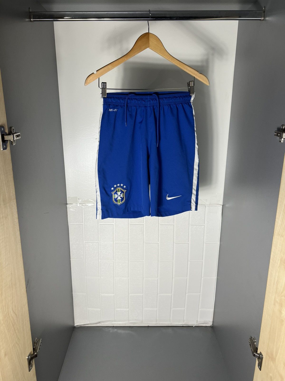 Nike VINTAGE NIKE BRAZIL SOCCER JERSEY SHORTS RETRO BLOKE Y2K 90s Size US S / EU 44-46 / 1 - 2 Thumbnail