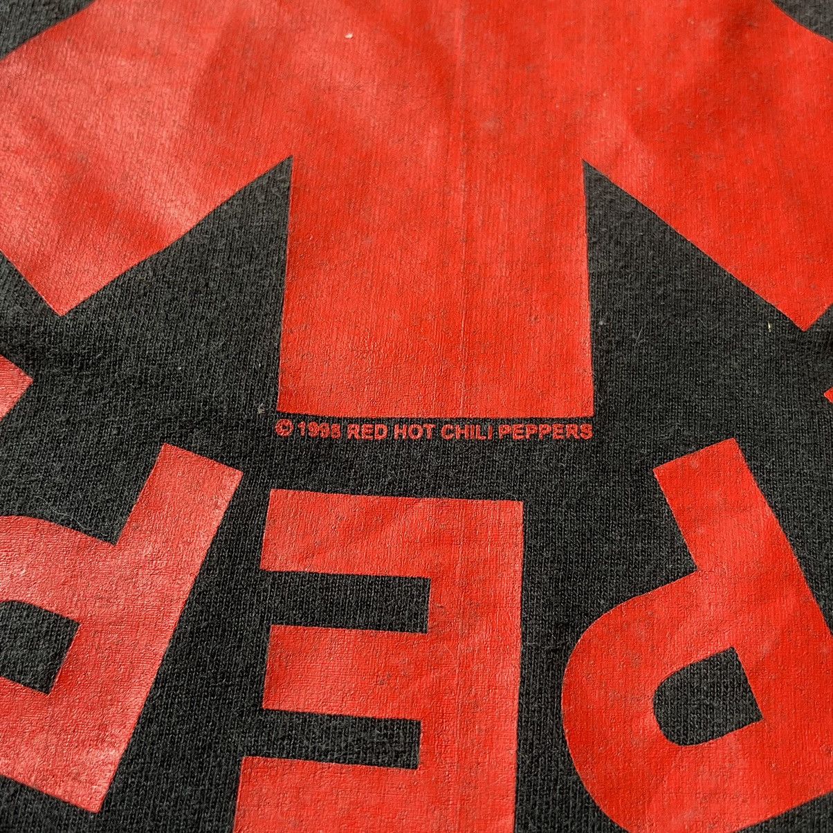 Band Tees Vintage Faded BOOTLEG RED HOT CHILI PEPPERS Red Aztec Tee s Size US S / EU 44-46 / 1 - 19 Thumbnail