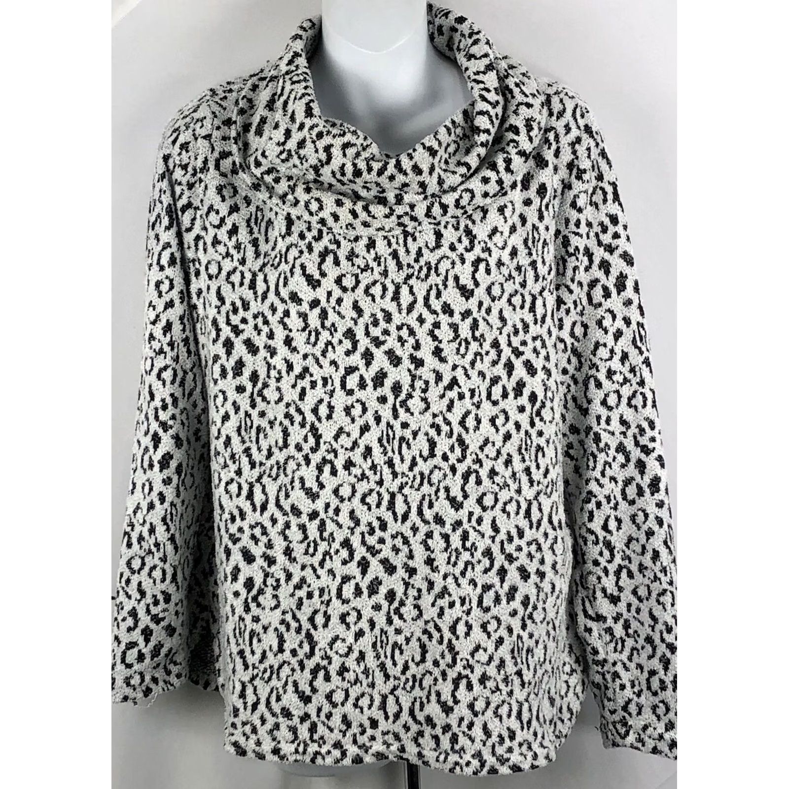 Croft & Barrow Croft Barrow Fuzzy Cowl Neck Sweater L Wht/Blk Leopard Sherpa Y2K Cozy Cottage Knit Pullover Women Leopard 90s Vintage style Size L / US 10 / IT 46 - 5 Thumbnail