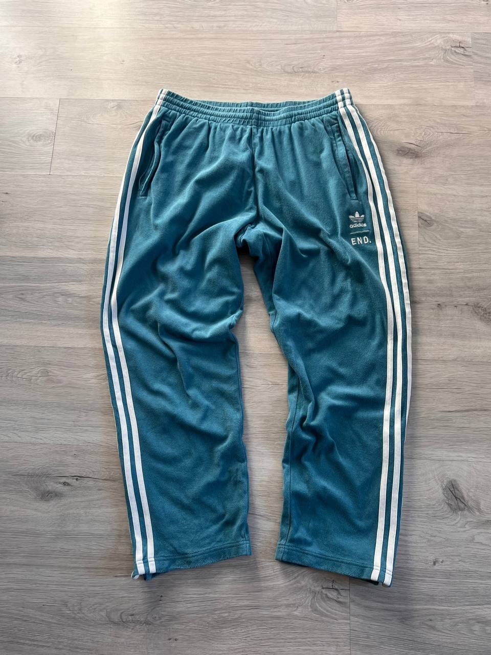 Adidas Adidas Velver Pants Streetwear Size US 36 / EU 52 - 2 Thumbnail