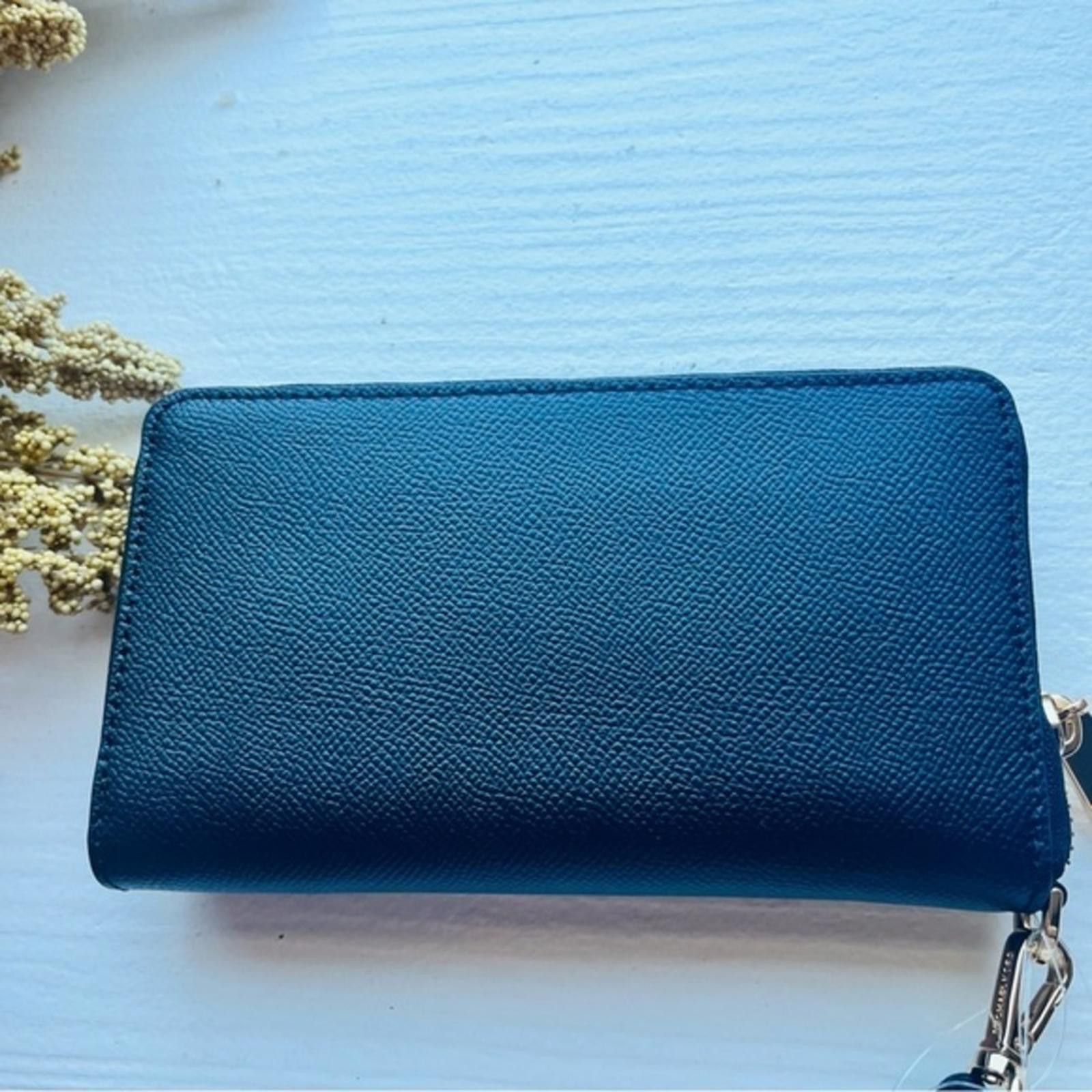 Michael Kors Michael Kors Zip Phone Wallet NWT Size ONE SIZE - 4 Thumbnail