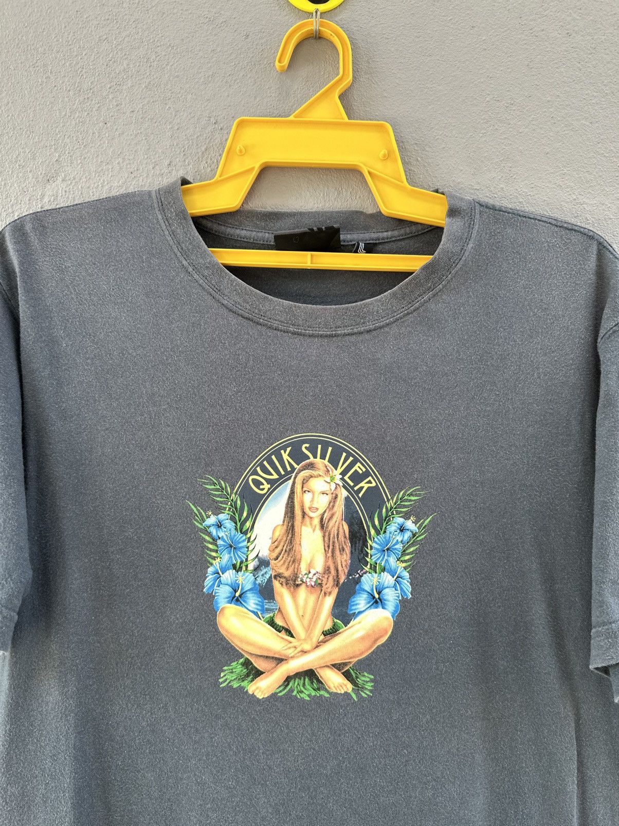 Quiksilver Thrashed Vintage Y2K Quiksilver Girl Aloha Surf Faded Tee Size US M / EU 48-50 / 2 - 2 Thumbnail