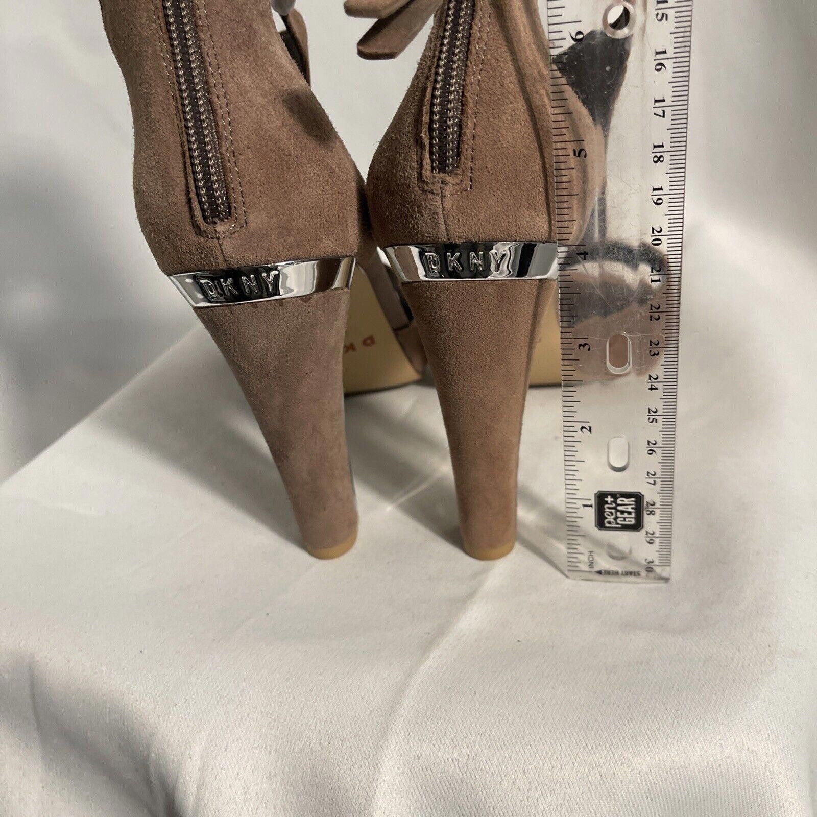 DKNY DKNY Silver/Beige Elegant Sandals sz 9.5 Size US 9.5 / IT 39.5 - 8 Thumbnail