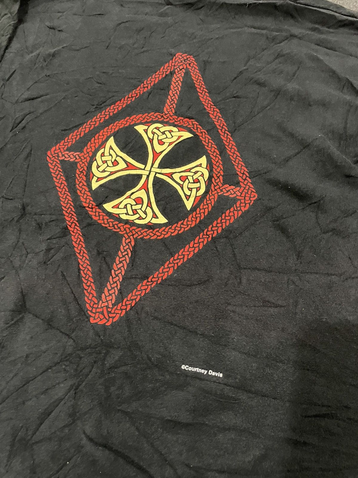 Vintage VTG '90 Courtney Davis Sacred Hearts Celtic Cross Shirts Size US L / EU 52-54 / 3 - 16 Thumbnail