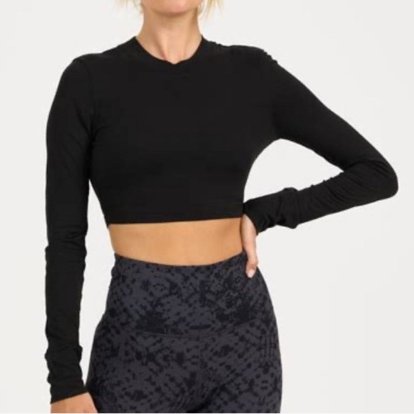 Vuori VUORI $85 LUX Long Sleeve Crop Mock Tee Blk MEDIUM EUC Size M / US 6-8 / IT 42-44 - 5 Thumbnail