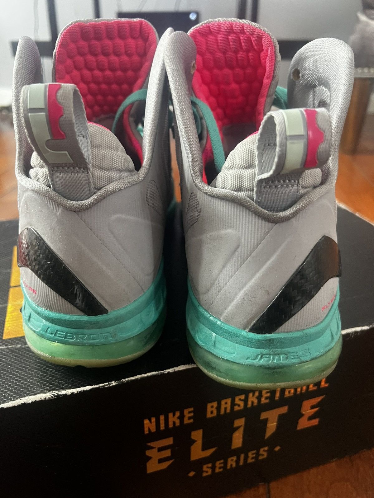 Nike South Beach Lebron Size US 9.5 / EU 42-43 - 7 Thumbnail