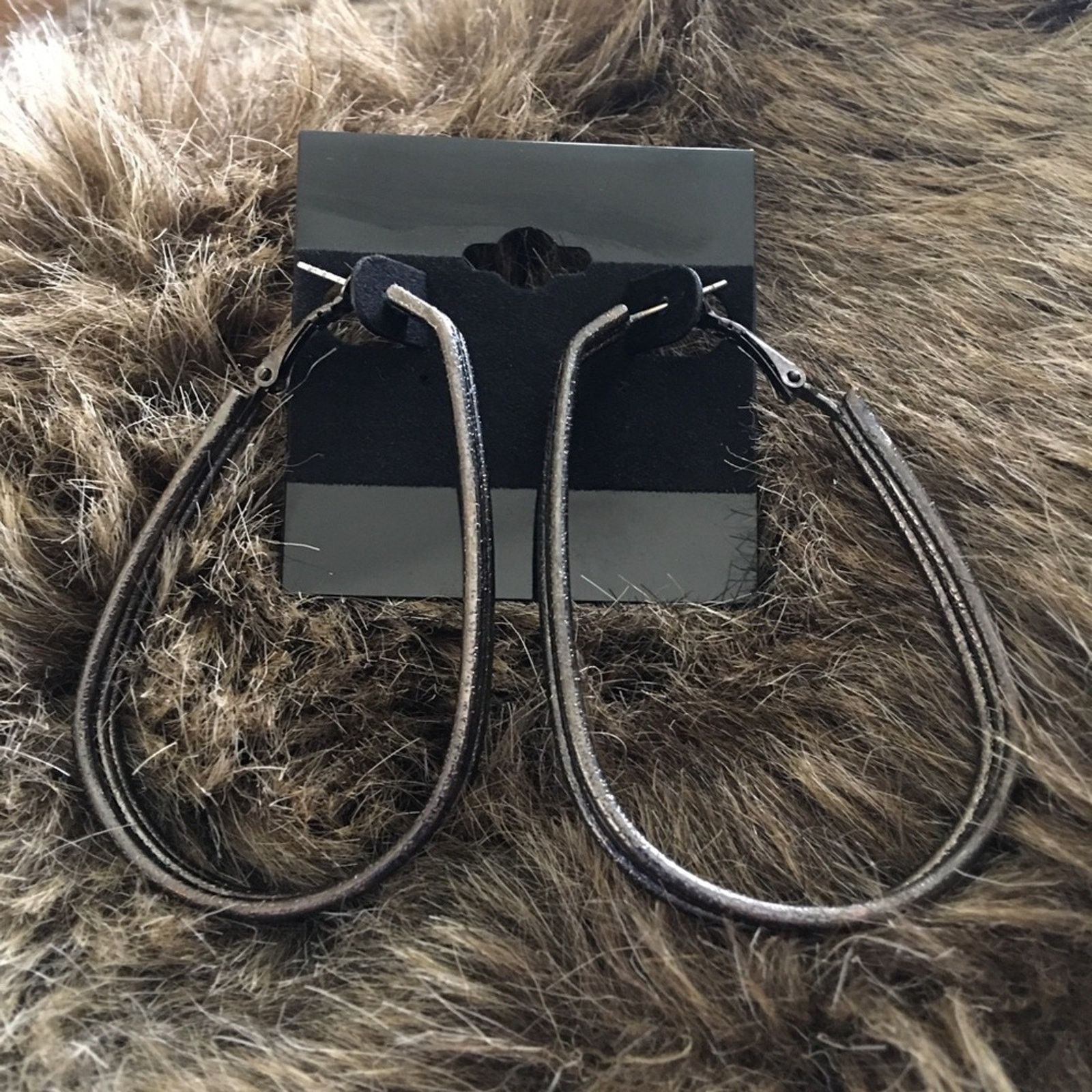 Jewelry Chrome tone tear drop hoop earrings Size ONE SIZE - 2 Thumbnail