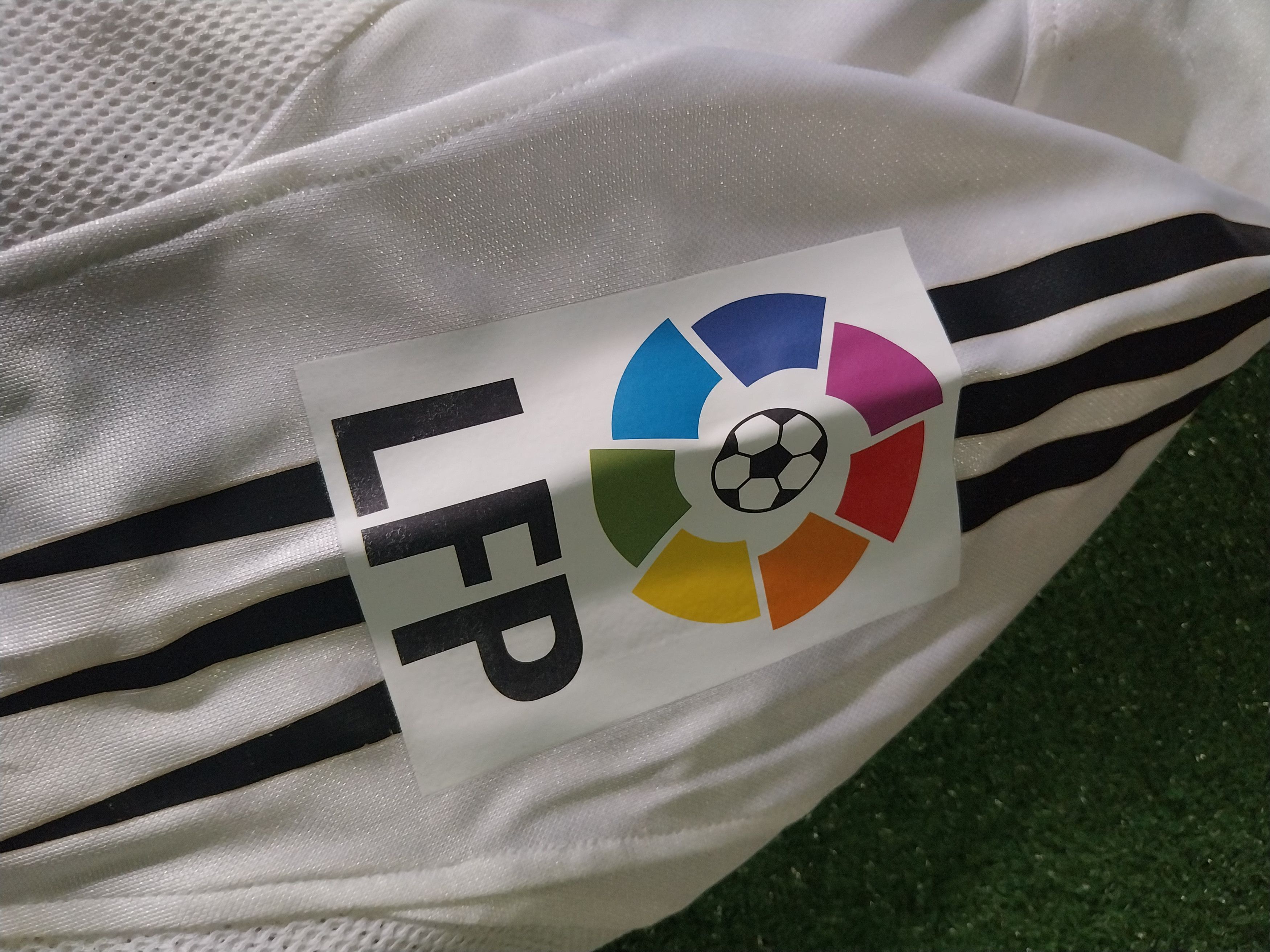 Adidas Real madrid home 2004/2005 david beckham jersey football Size US L / EU 52-54 / 3 - 13 Thumbnail