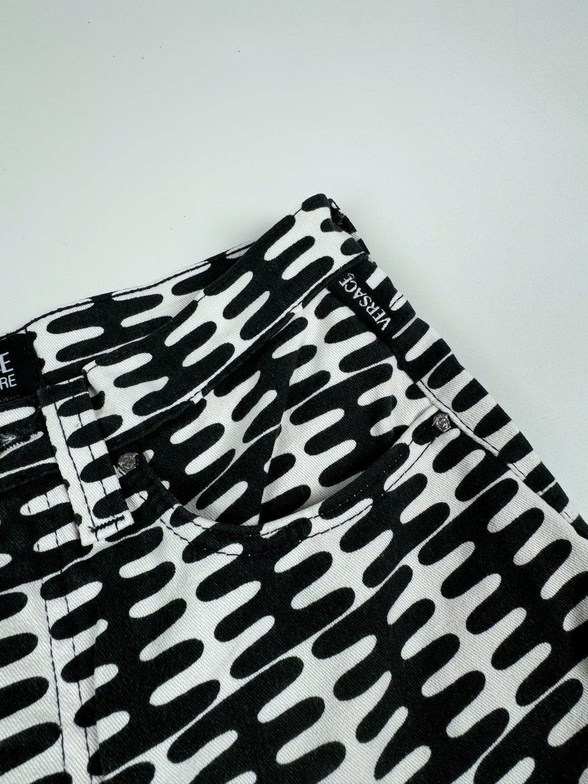 Other 1990’s Vintage Versace Jeans Couture Abstract Pattern Pants Size 26" / US 2 / IT 38 - 9 Thumbnail