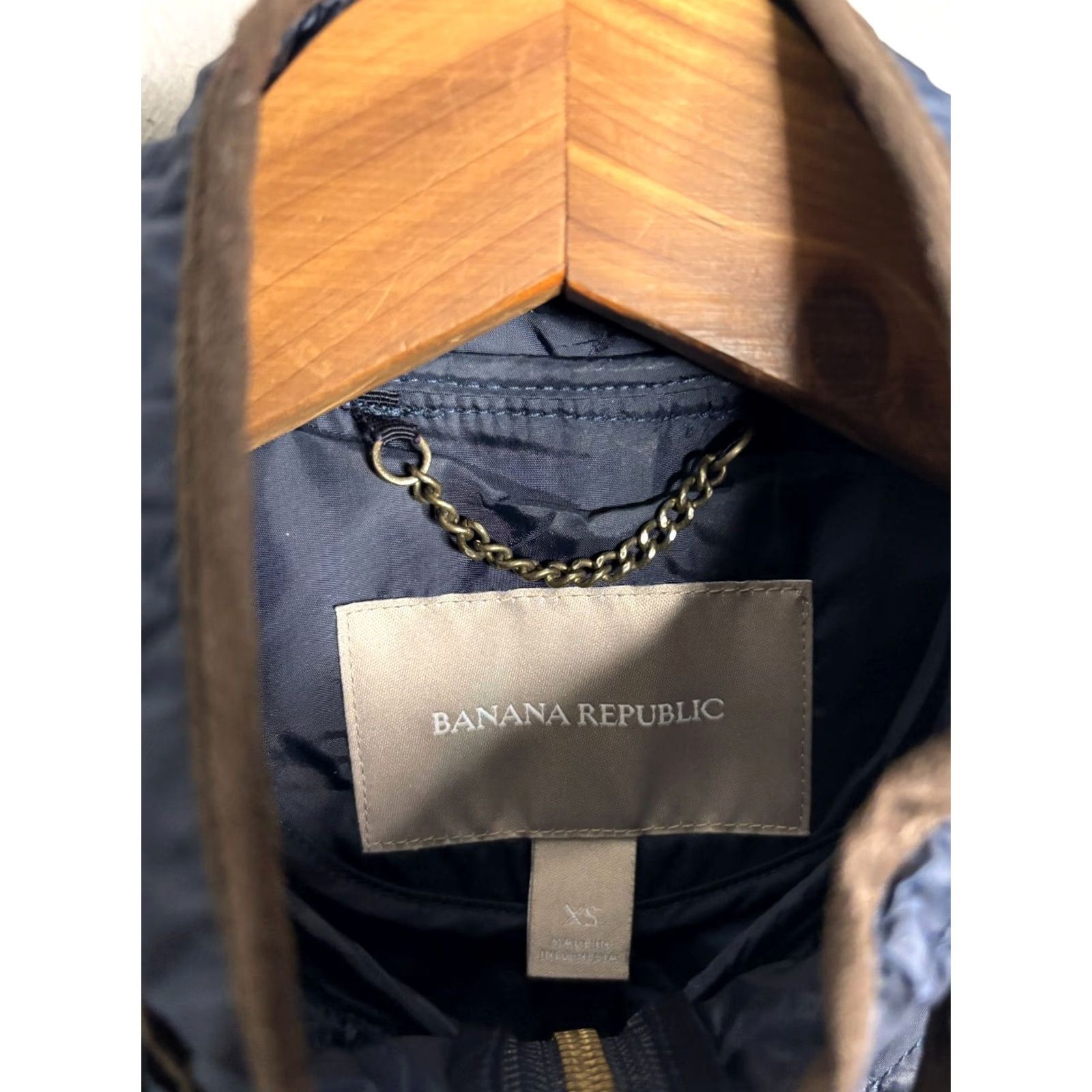 Banana Republic Banana Republic Vest XS Blue Brown Trim Quilted Zipper Pockets 4999 Women’s Slim? No, keep original terms: Size XS / US 0-2 / IT 36-38 - 4 Thumbnail