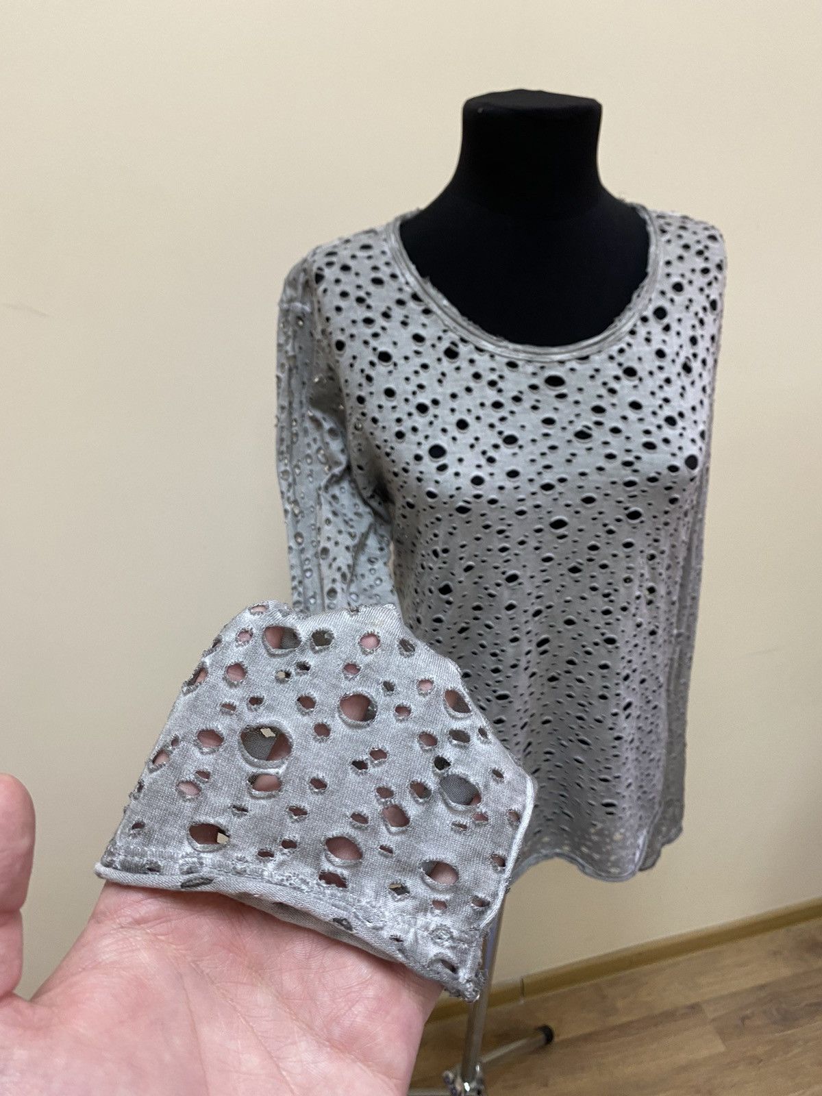 Rundholz Rundholz Dip Women’s Distressed Long Sleeve Top Size M-L Size M / US 6-8 / IT 42-44 - 7 Thumbnail