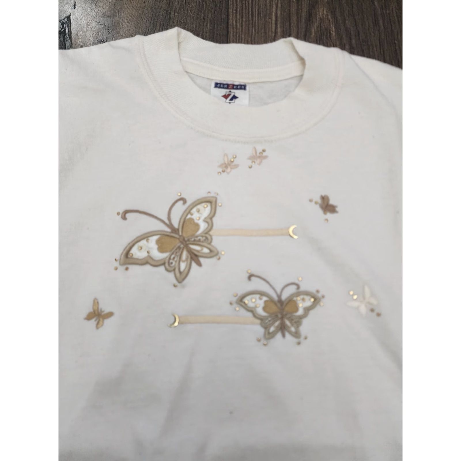 Jerzees VINTAGE Womens T Shirt S Butterfly Embroidered Grandma Jerzees Short Sleeve Round Neck Beige Cotton Blend Logo Basic Butterfly 90s Womens Size S / US 4 / IT 40 - 2 Thumbnail