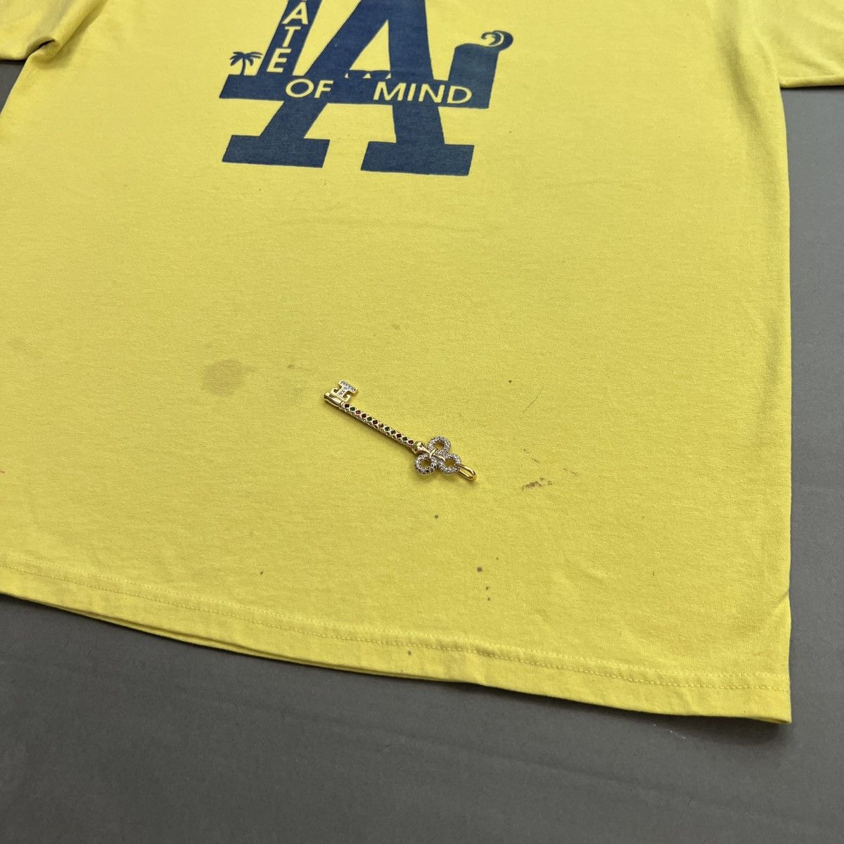 Hanes Vintage Y2K Thrashed Los Angeles LA Tee Shirt Size US L / EU 52-54 / 3 - 7 Thumbnail