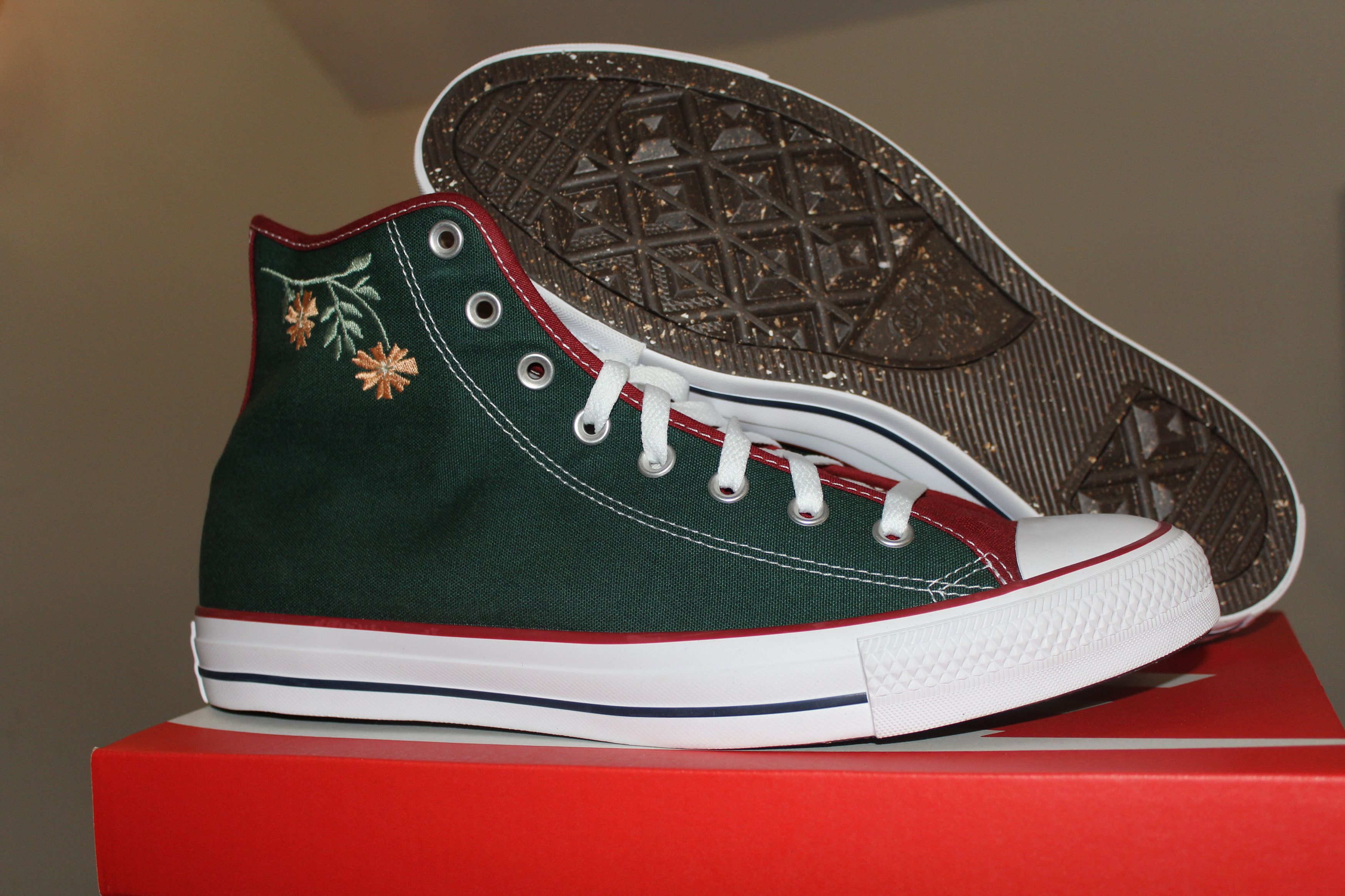 Converse Converse Chuck Taylor Green Floral Christmas Size 12 Size US 12 / EU 45 - 1 Thumbnail
