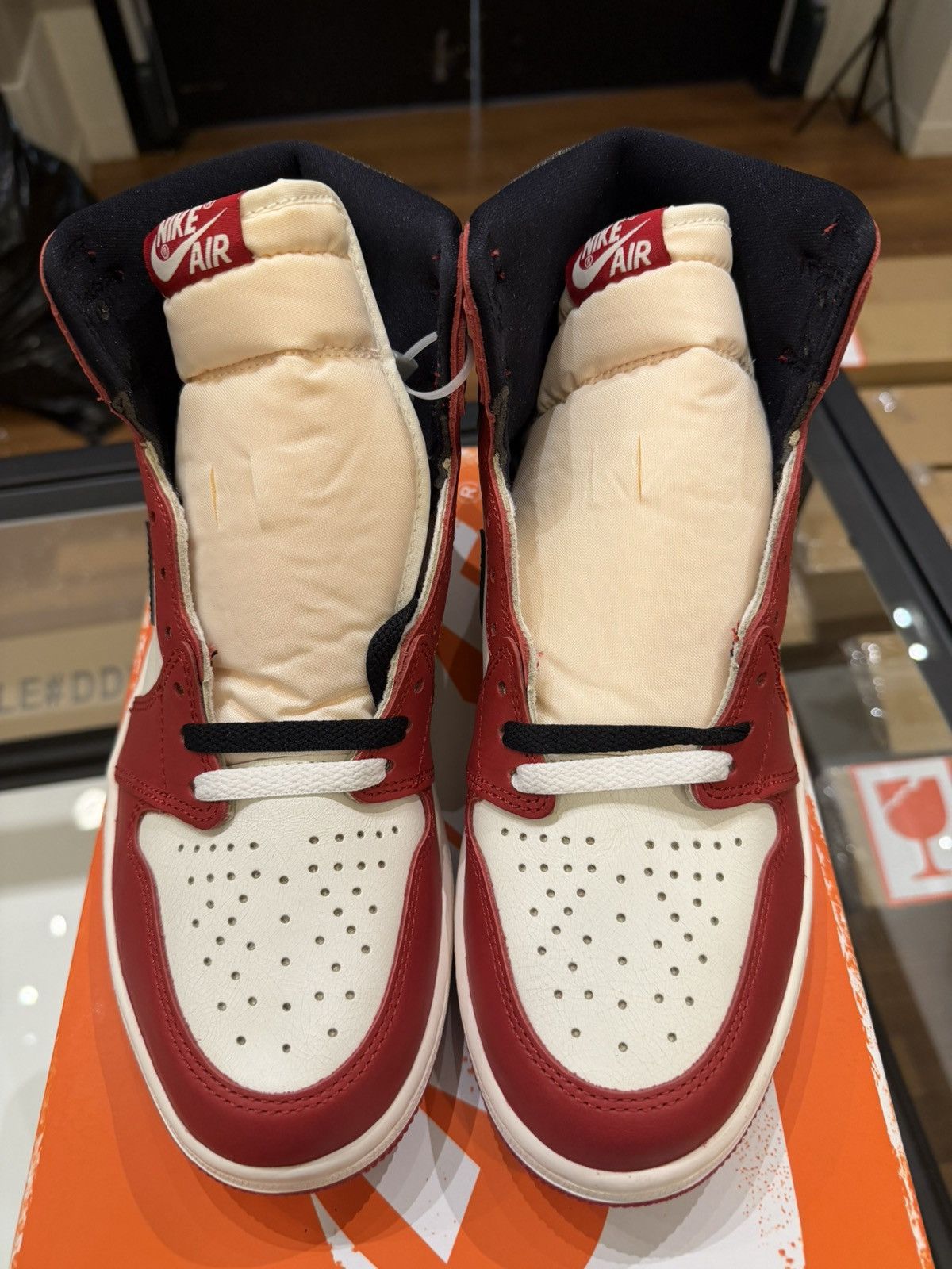 Jordan Brand Jordan 1 Retro High OG ‘Chicago Lost And Found’ Size US 10 / EU 43 - 4 Thumbnail