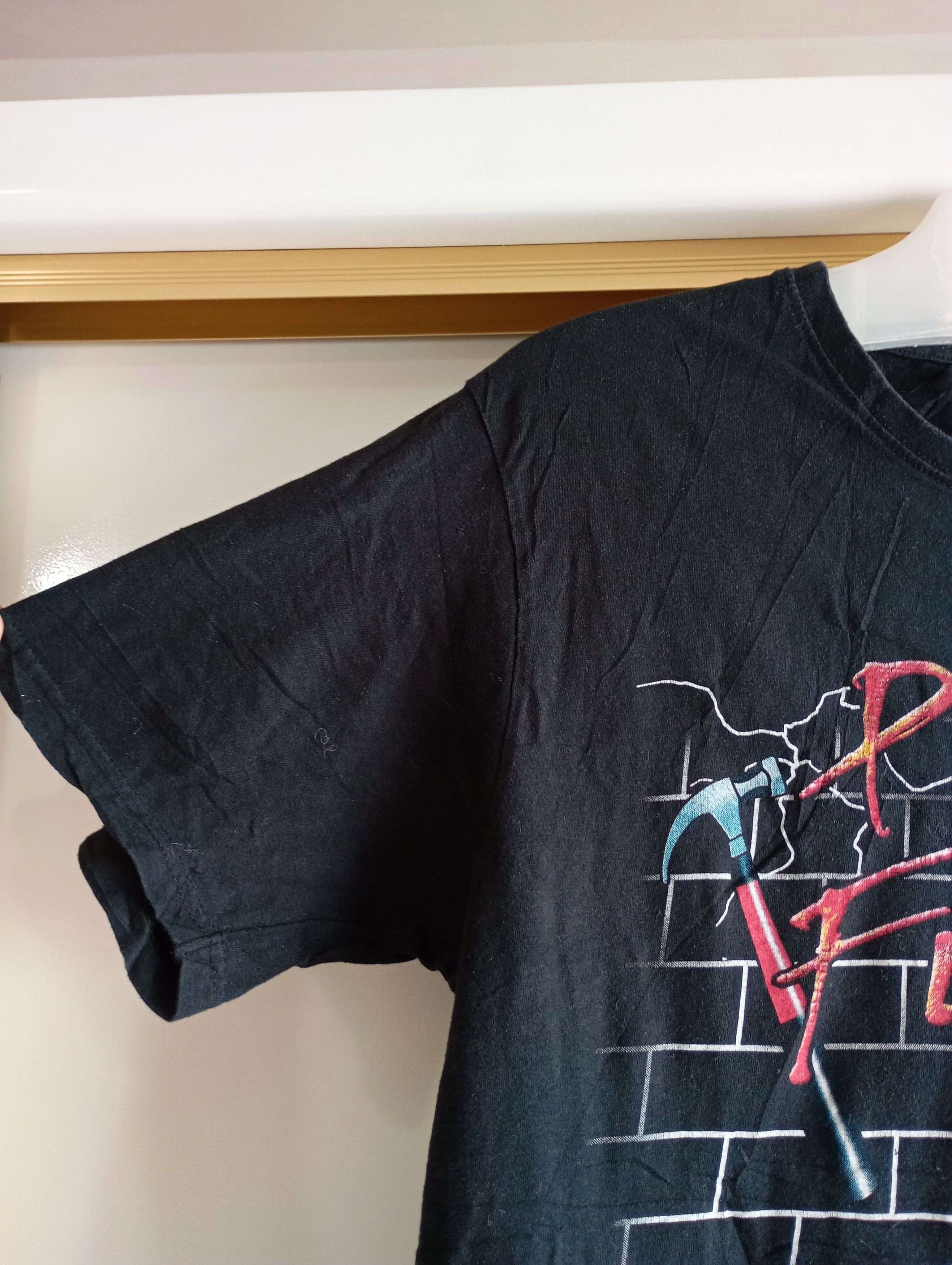 Band Tees Vintage 90s Pink Floyd The Wall Album Tshirt Size US XL / EU 56 / 4 - 6 Thumbnail
