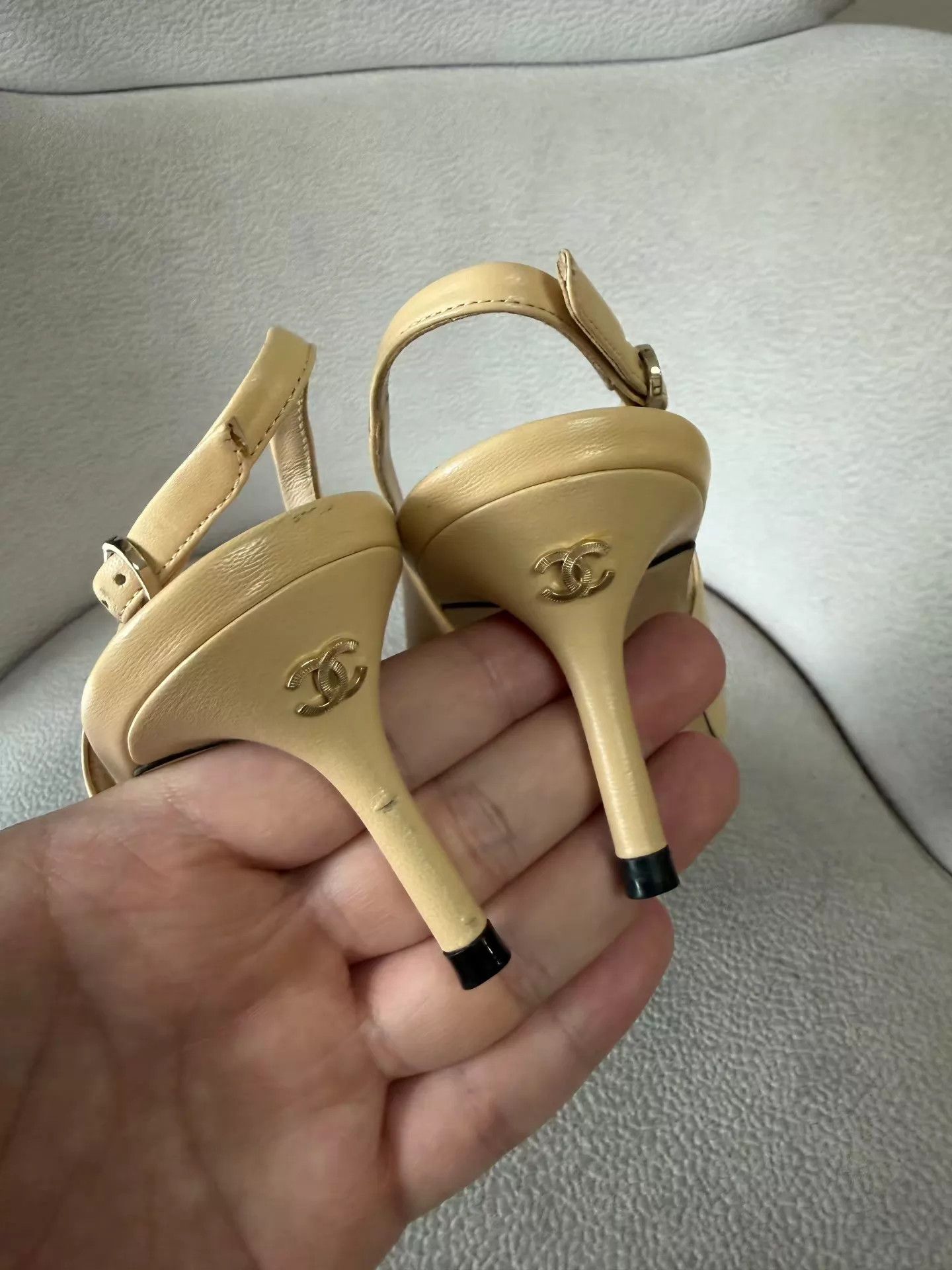 Chanel Chanel Kitten Heels Pointed Toe Beige/Black Leather 36.5 Size US 6 / IT 36 - 5 Thumbnail