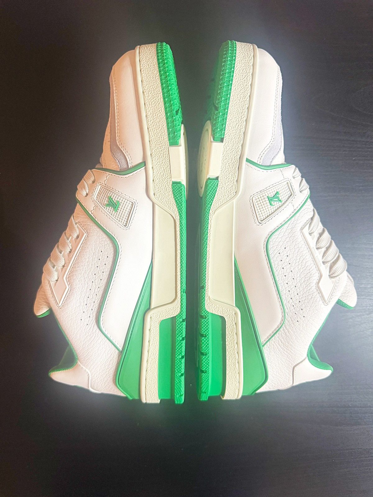 Louis Vuitton Louis Vuitton green trainer sneaker Size US 10 / EU 43 - 4 Thumbnail