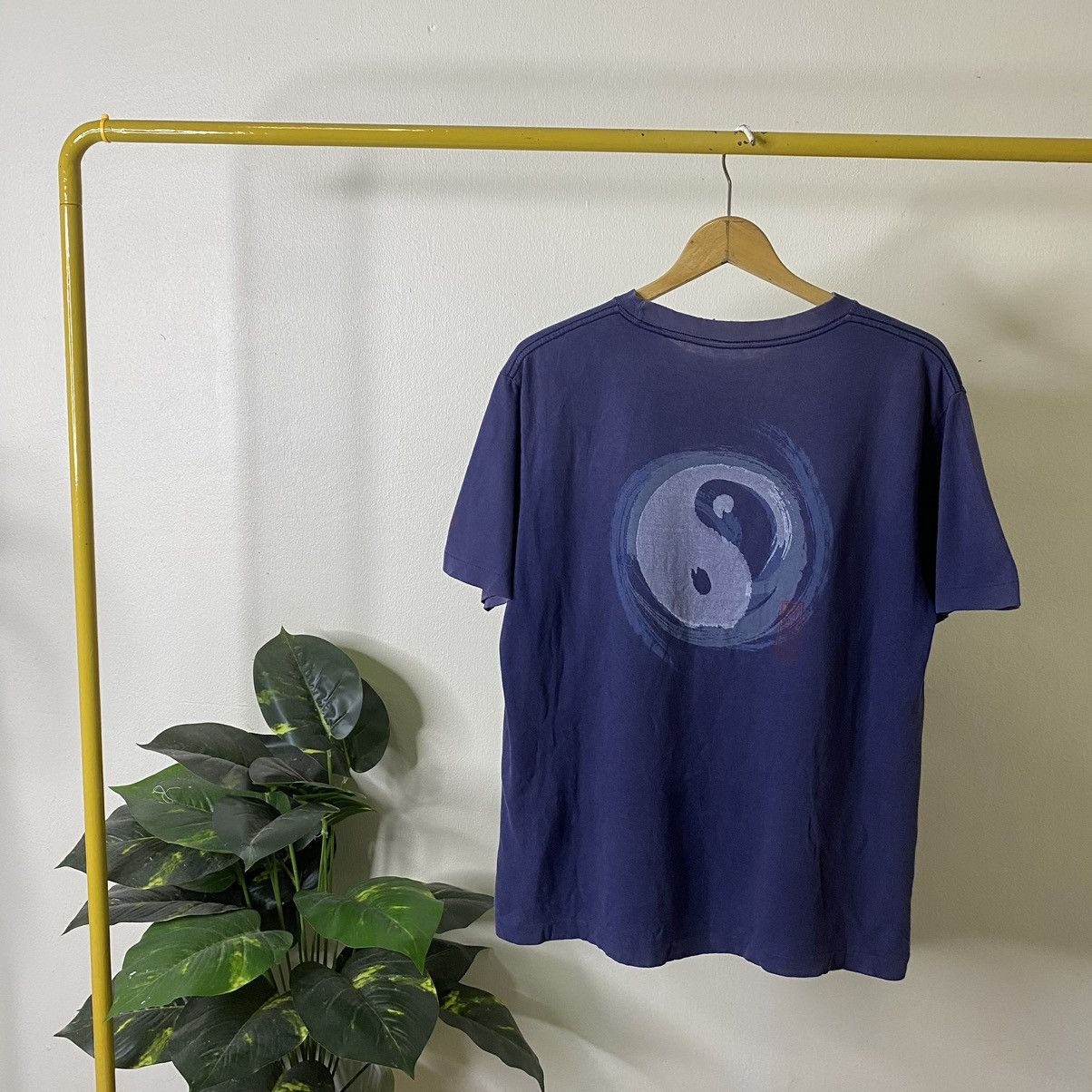 Vintage Vintage Y2K T&C Surf Big Back Ying Yang Logo Surfing Style T Size US L / EU 52-54 / 3 - 1 Thumbnail