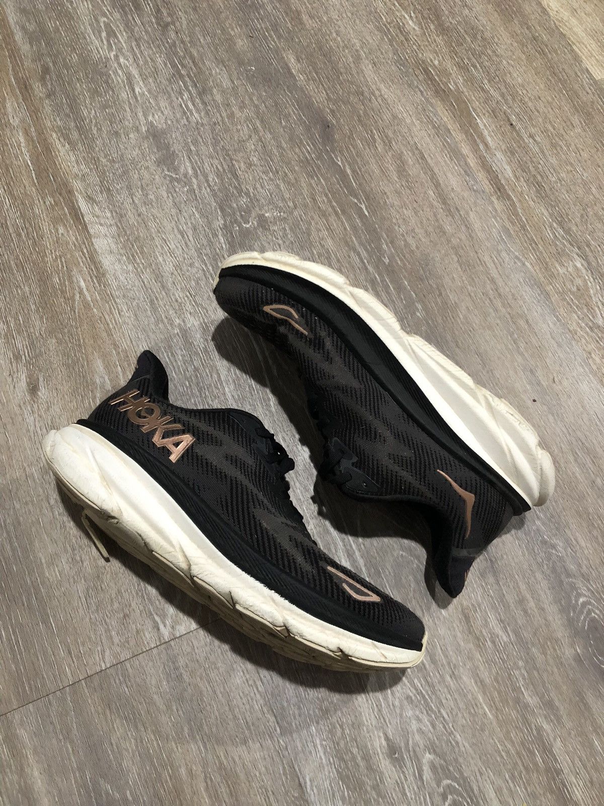 Hoka Hoka One One Clifton 9 Shoes Womens Size 9.5 Black Rose Gold Size US 9.5 / IT 39.5 - 2 Thumbnail