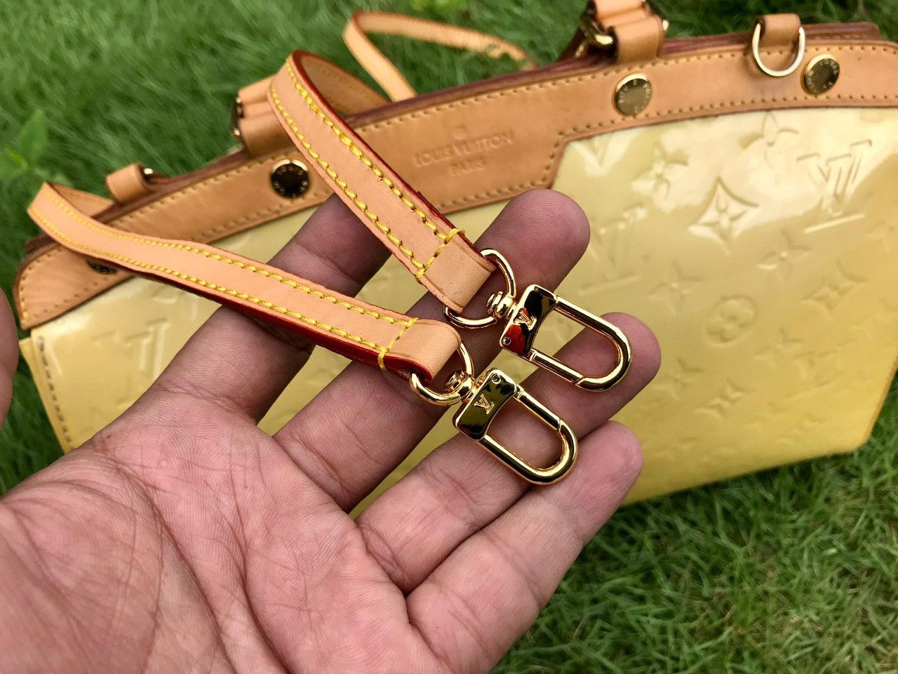 Louis Vuitton Authentic Louis Vuitton Monogram Vernis Leather Brea MM Bag Size ONE SIZE - 12 Thumbnail
