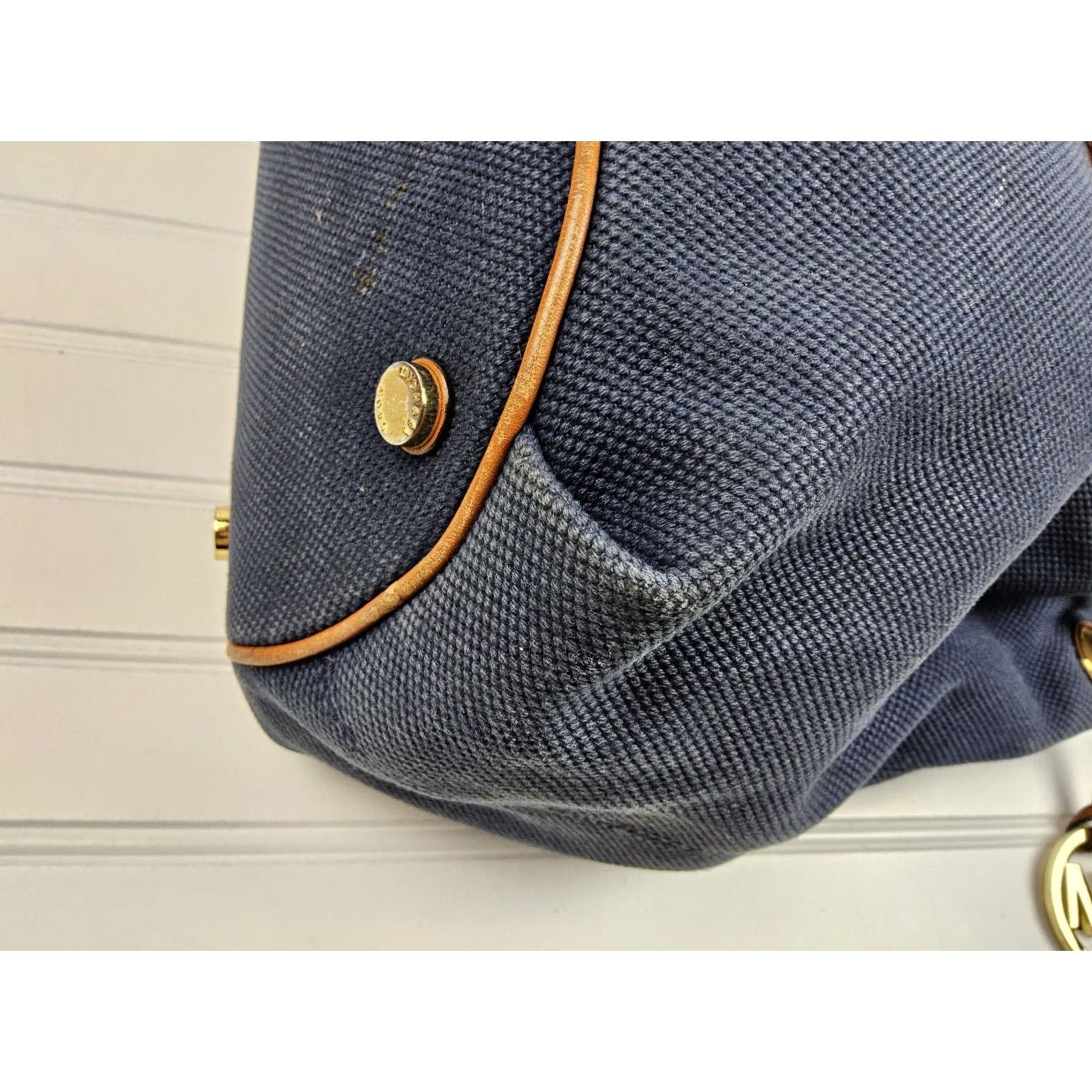 Michael Kors Michael Kors Shoulder Bag Drawstring Bucket Snap Handbag Purse Womens Size ONE SIZE - 7 Thumbnail