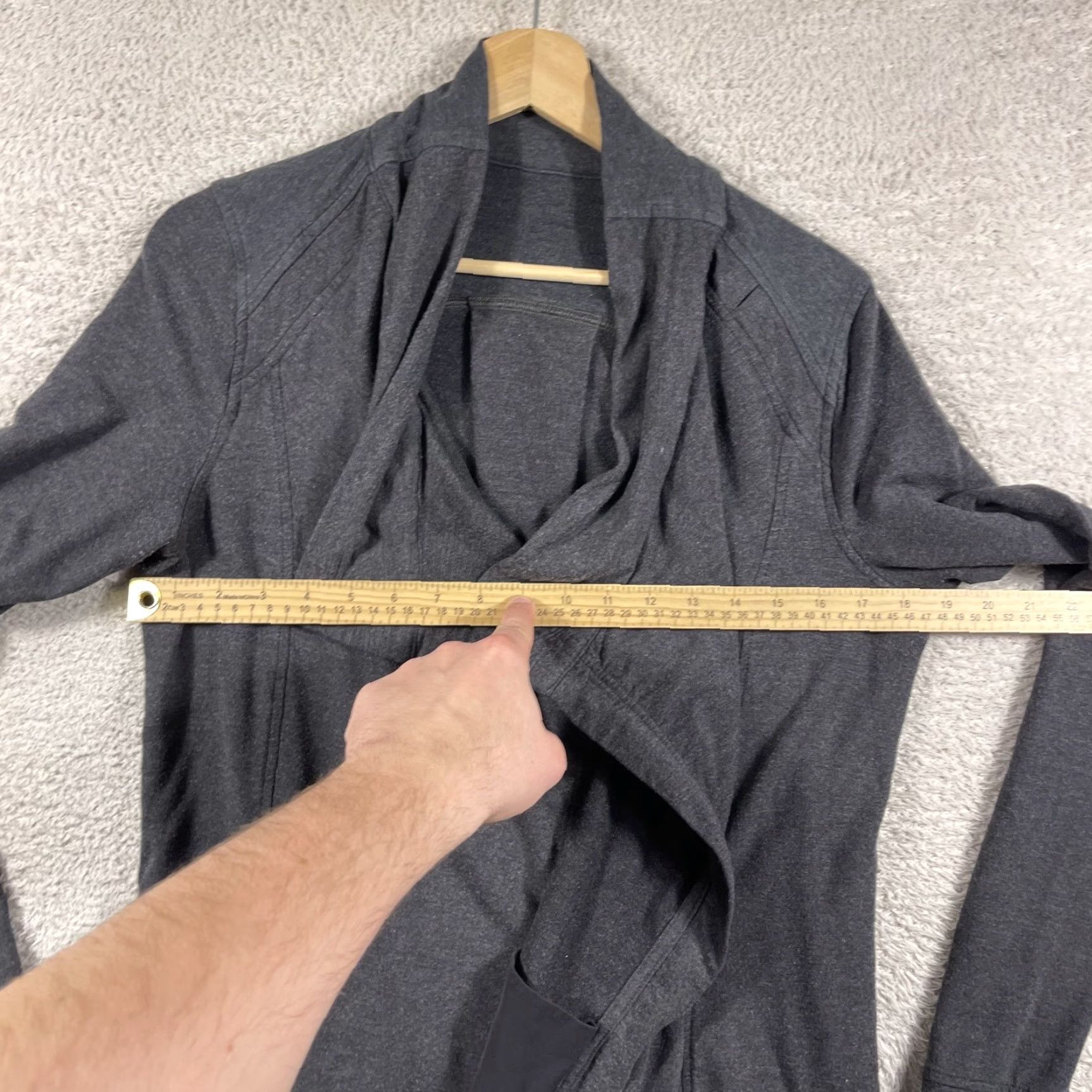 Lululemon VINTAGE Lululemon Coast Wrap Jacket Women’s 8 Gray Relaxed Thumb Holes Open Front Activewear Size ONE SIZE - 4 Thumbnail
