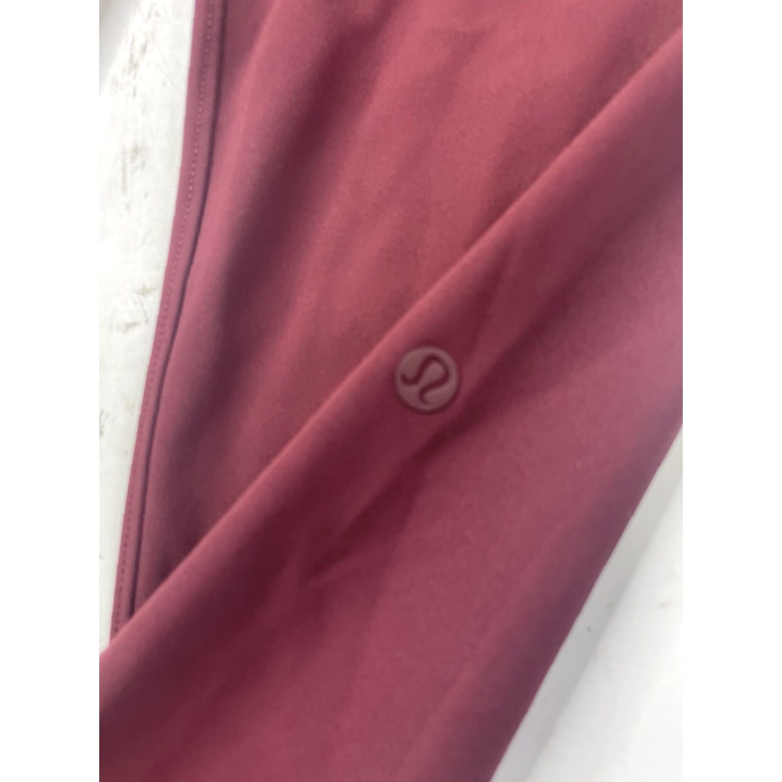 Lululemon Lululemon Jogger Pants Womens 4 Burgundy Nylon Spandex Tapered Pockets Athleisure Cross Training Gym Running Activewear Jeans? Size 27" / US 4 / IT 40 - 4 Thumbnail