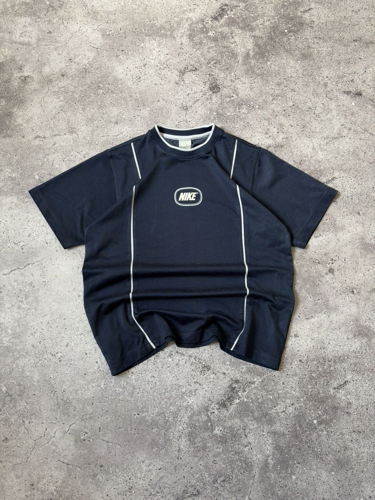 Nike Vintage Streetwear 00s big logo tee y2k