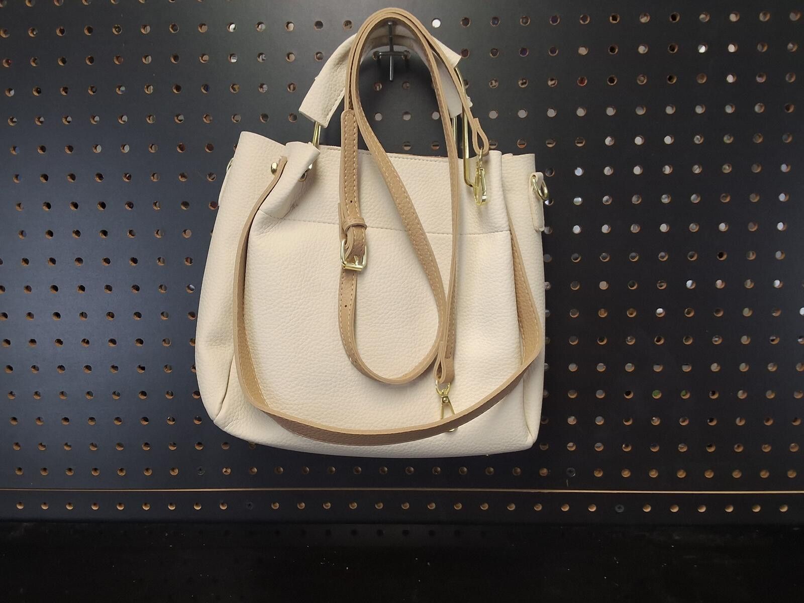 The Unbranded Brand Chic Cream Leather Tote Bag with Gold Accents - Stylish! Size ONE SIZE - 1 Thumbnail