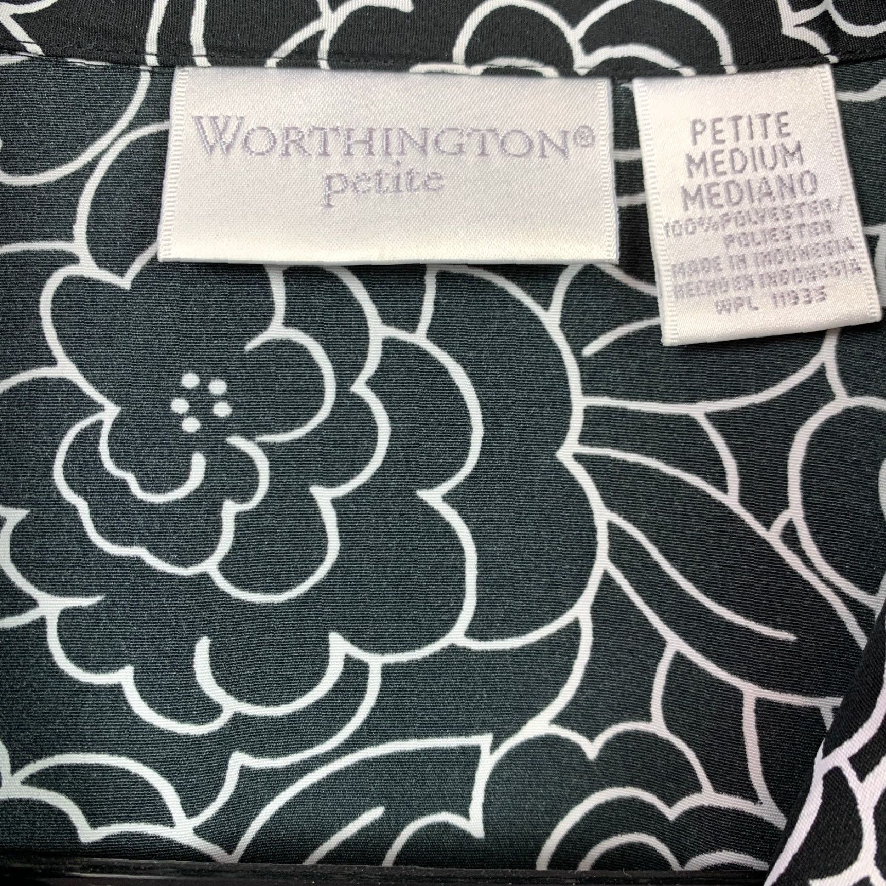 Worthington VINTAGE Worthington Petite Floral Black White Button Up Shirt Womens PM 90s Screen Printer? Size M / US 6-8 / IT 42-44 - 3 Thumbnail