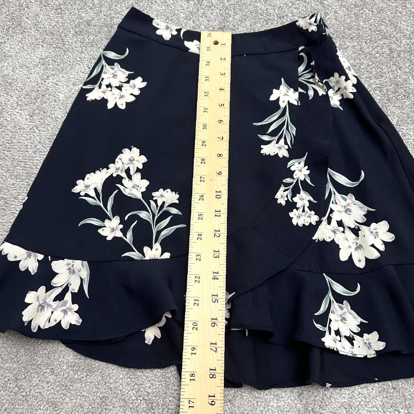 AQUA Aqua Bloomingdale's Skirt Women XS Blue Floral Wrapped Mini Ruffles Casual Size 26" / US 2 / IT 38 - 6 Thumbnail