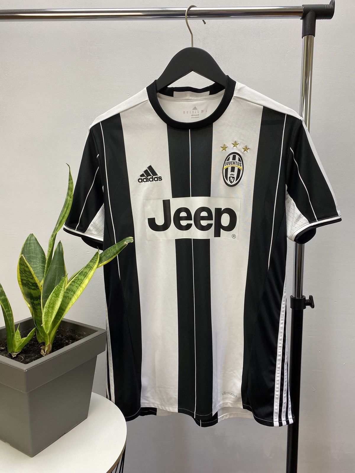 Adidas JUVENTUS ADIDAS 2016 2017 FOOTBALL HOME JERSEY Size US M / EU 48-50 / 2 - 1 Thumbnail