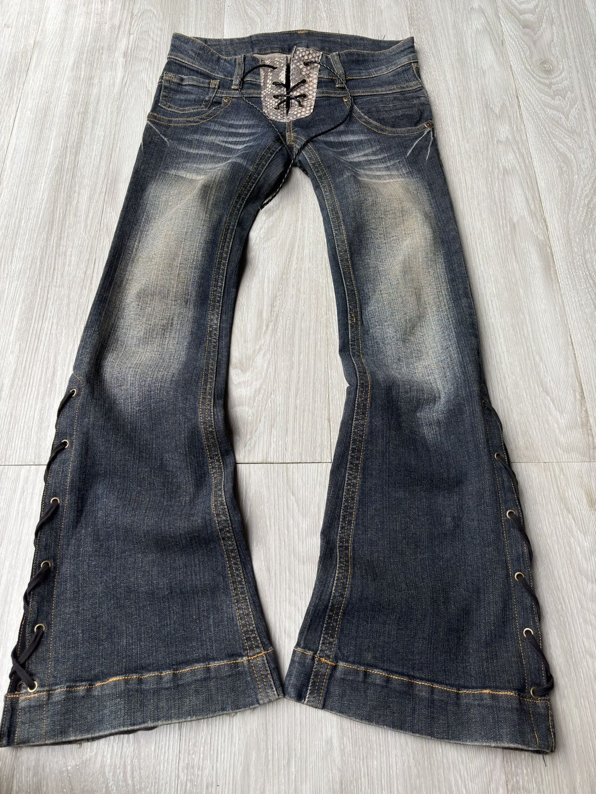 Tornado Mart Sidelace Flared Jeans – Paroxa Studios